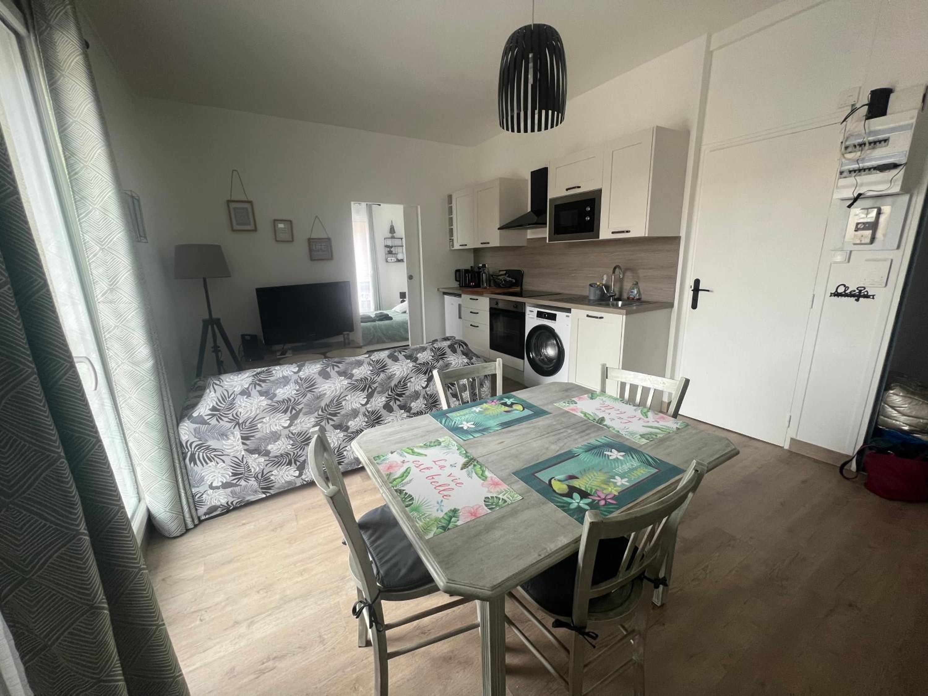 Cosy Loire, T2 neuf, front de Loire ,vue cathédrale,5min à pied centre ville et parking privé