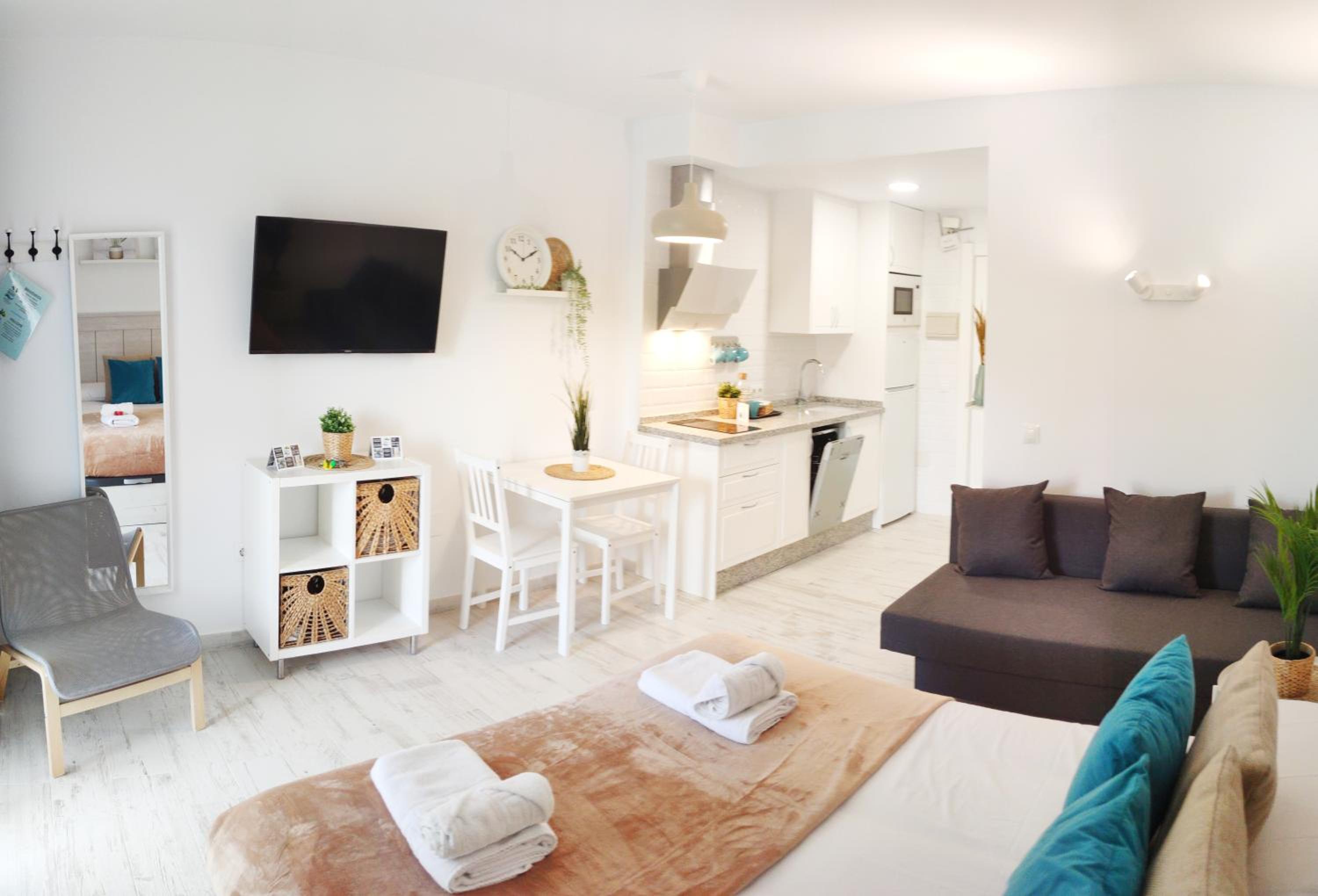 Apartamentos HOLIDAYS BENALBEACH view 4