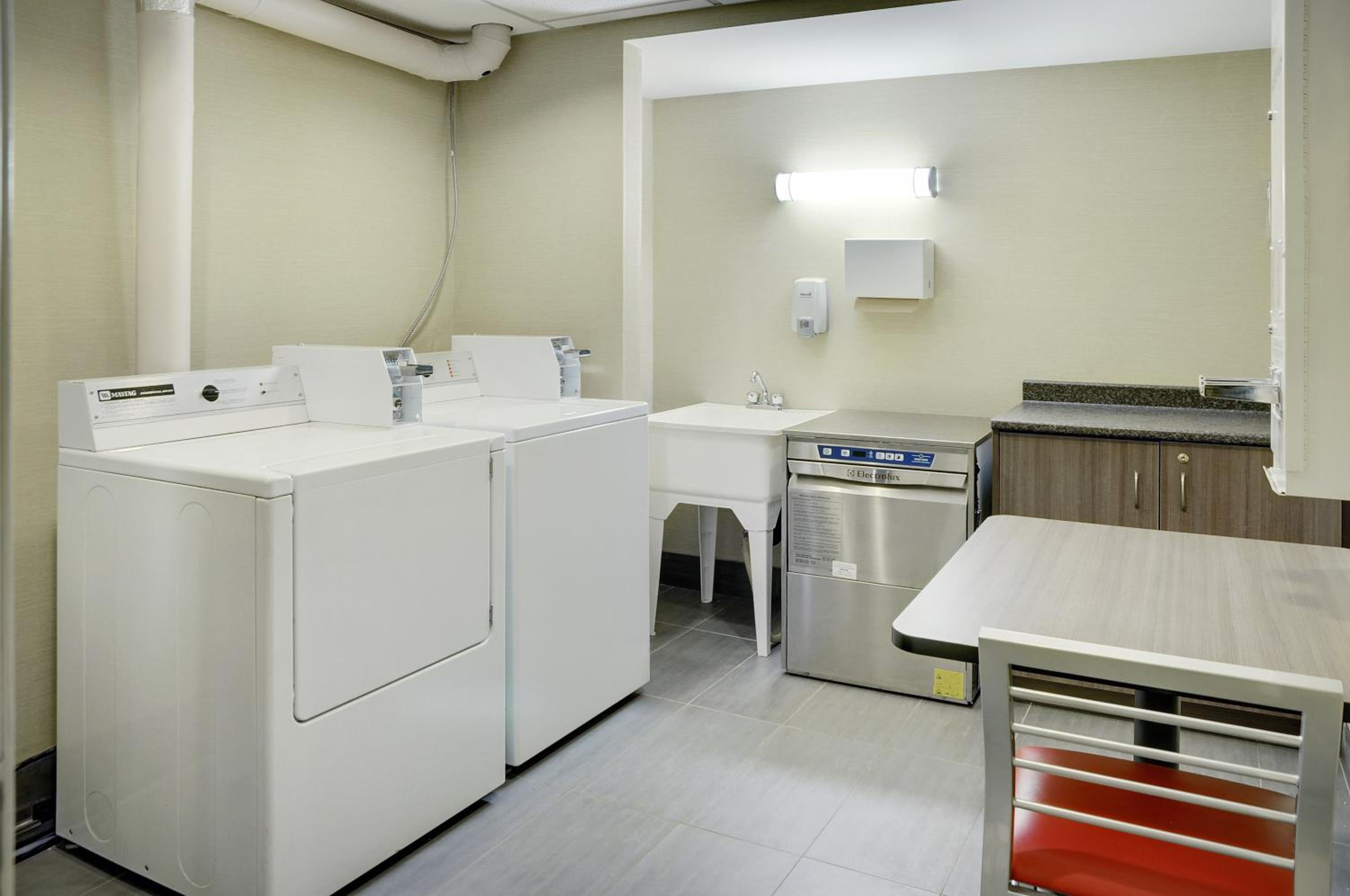 North Bay Vacations - Quality Inn - Property Image 2