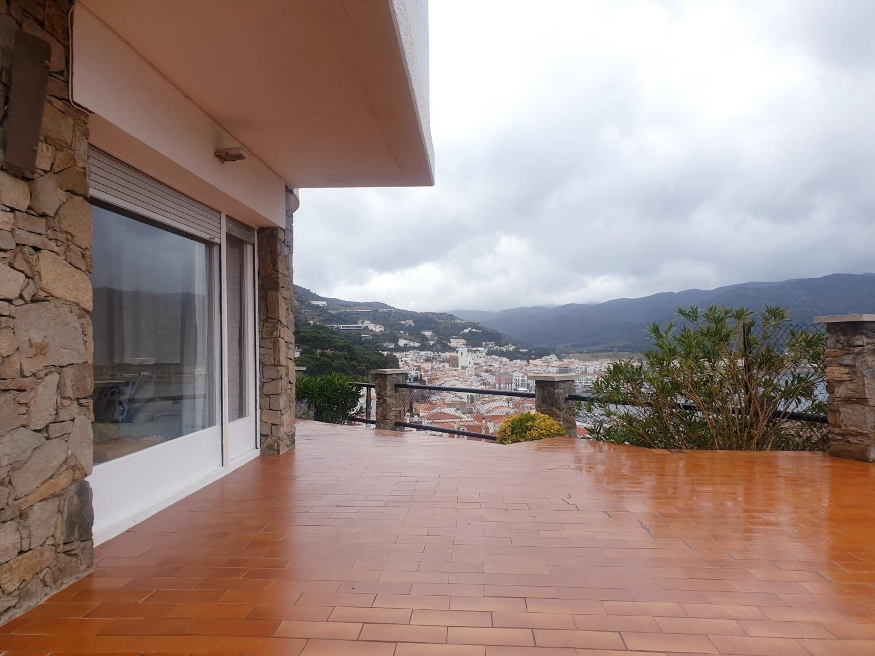 Tramuntana, casa amb bones vistes a mar, T