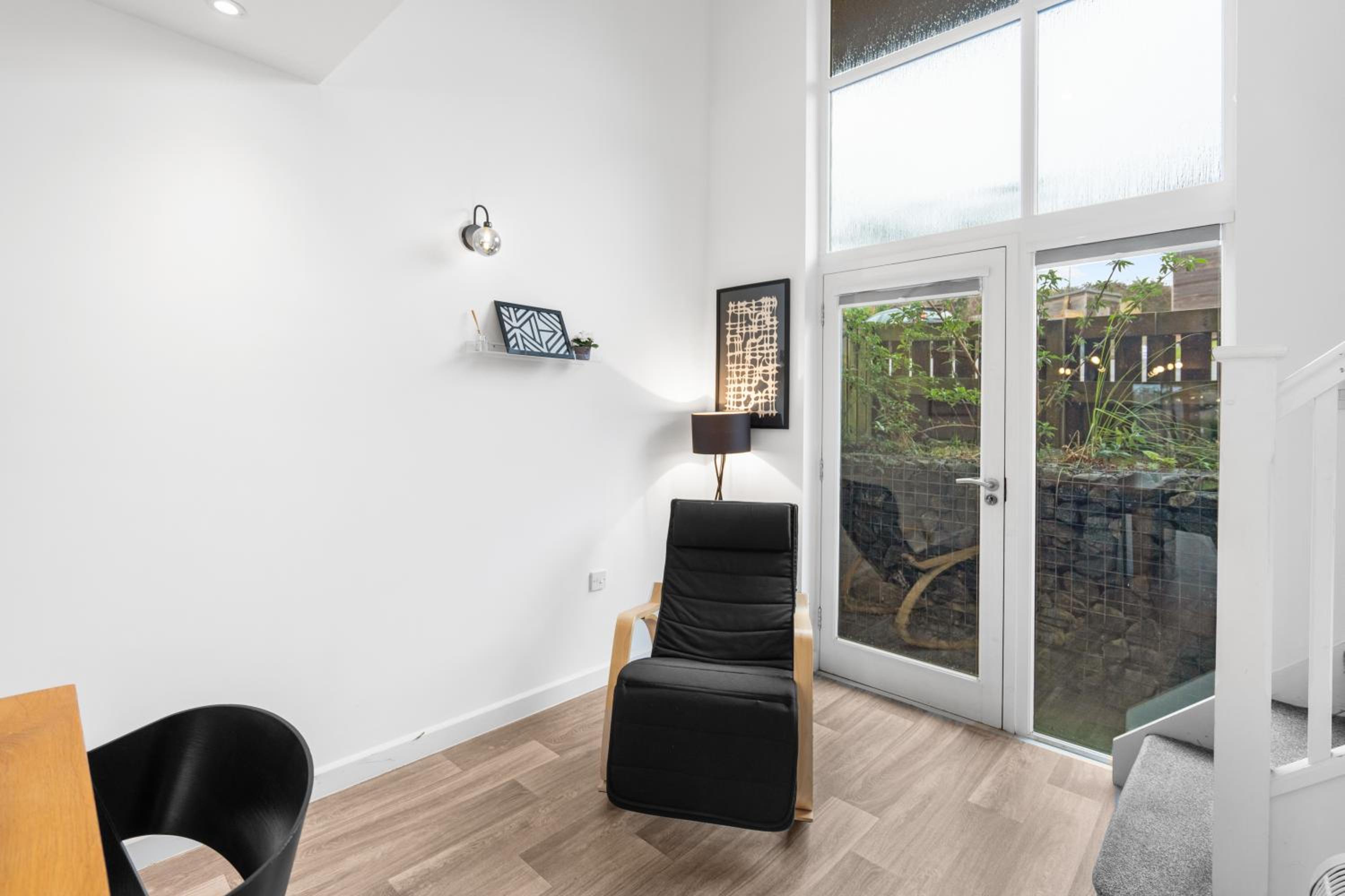 Silvercroft Cottage - Luxury Modern Coastal Retreat Near Beach, Sleeps 4 view 4