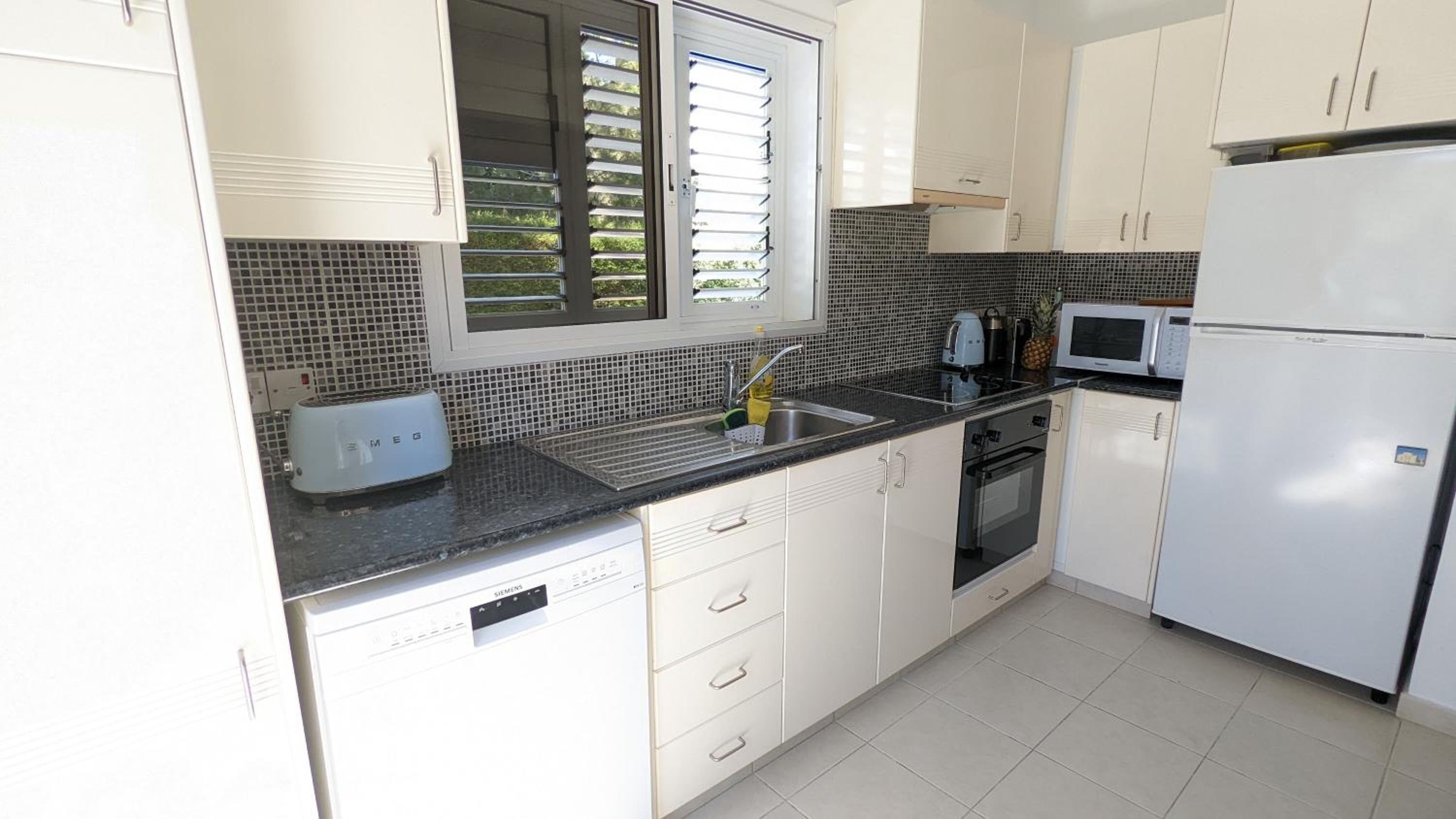 Stylish Garden Apartment at Paphos Harbour