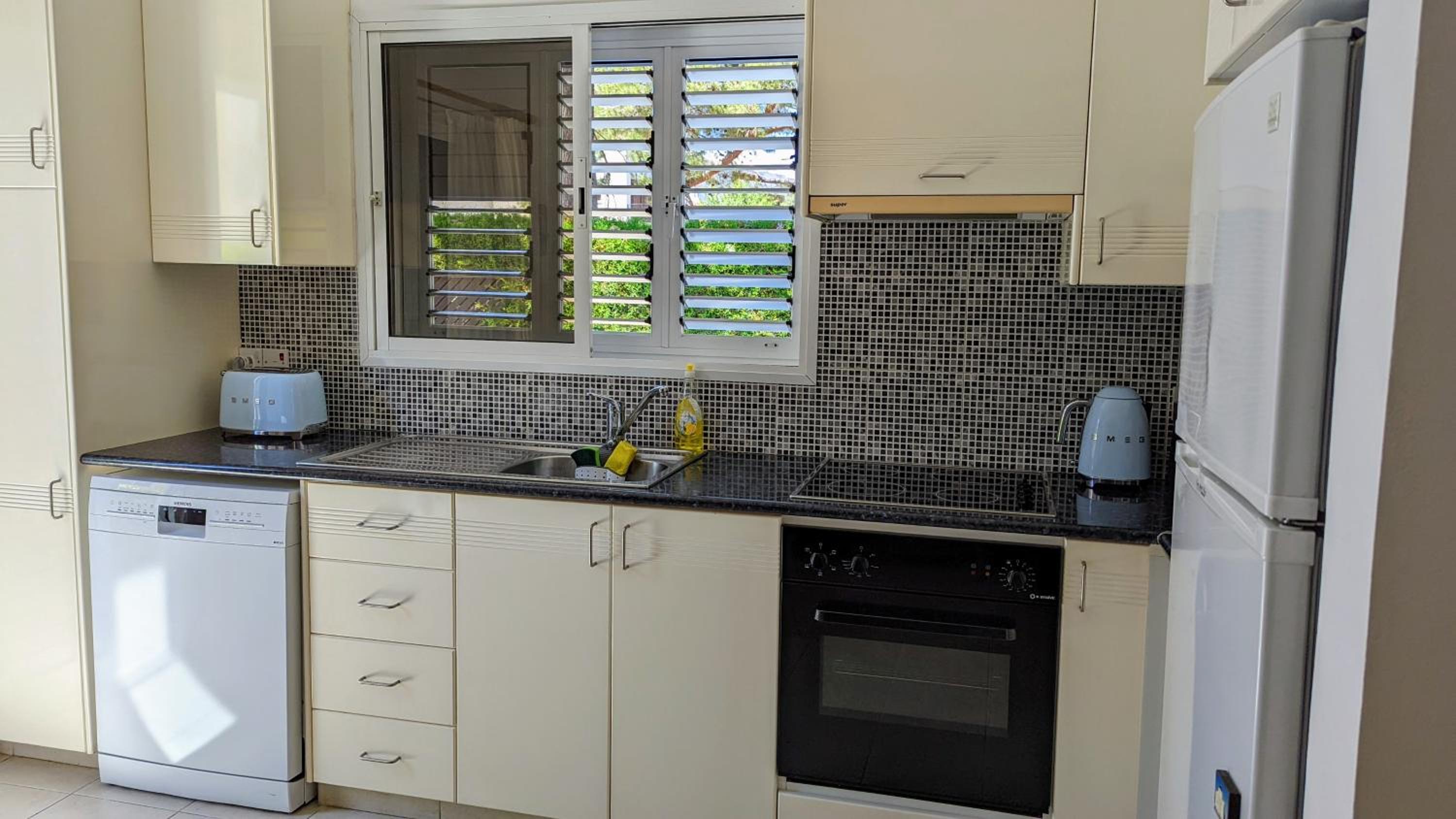 Stylish Garden Apartment at Paphos Harbour