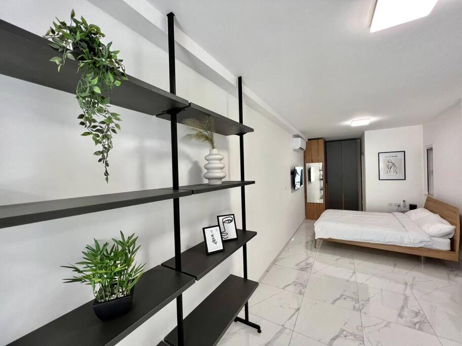 Luxurious Apartment Next to the Sea view 3