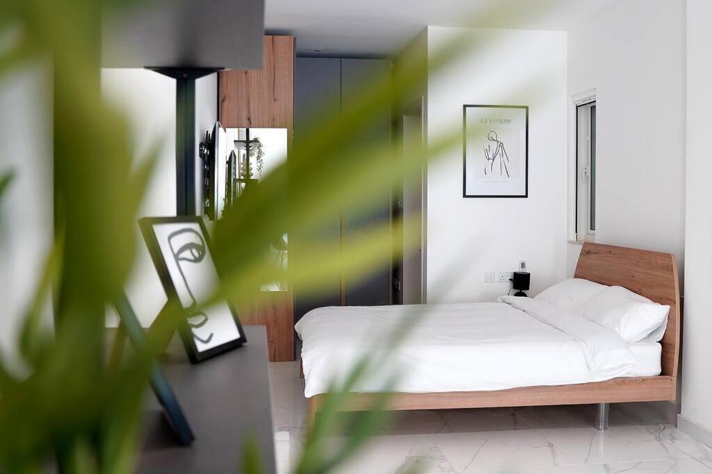 Luxurious Apartment Next to the Sea view 5