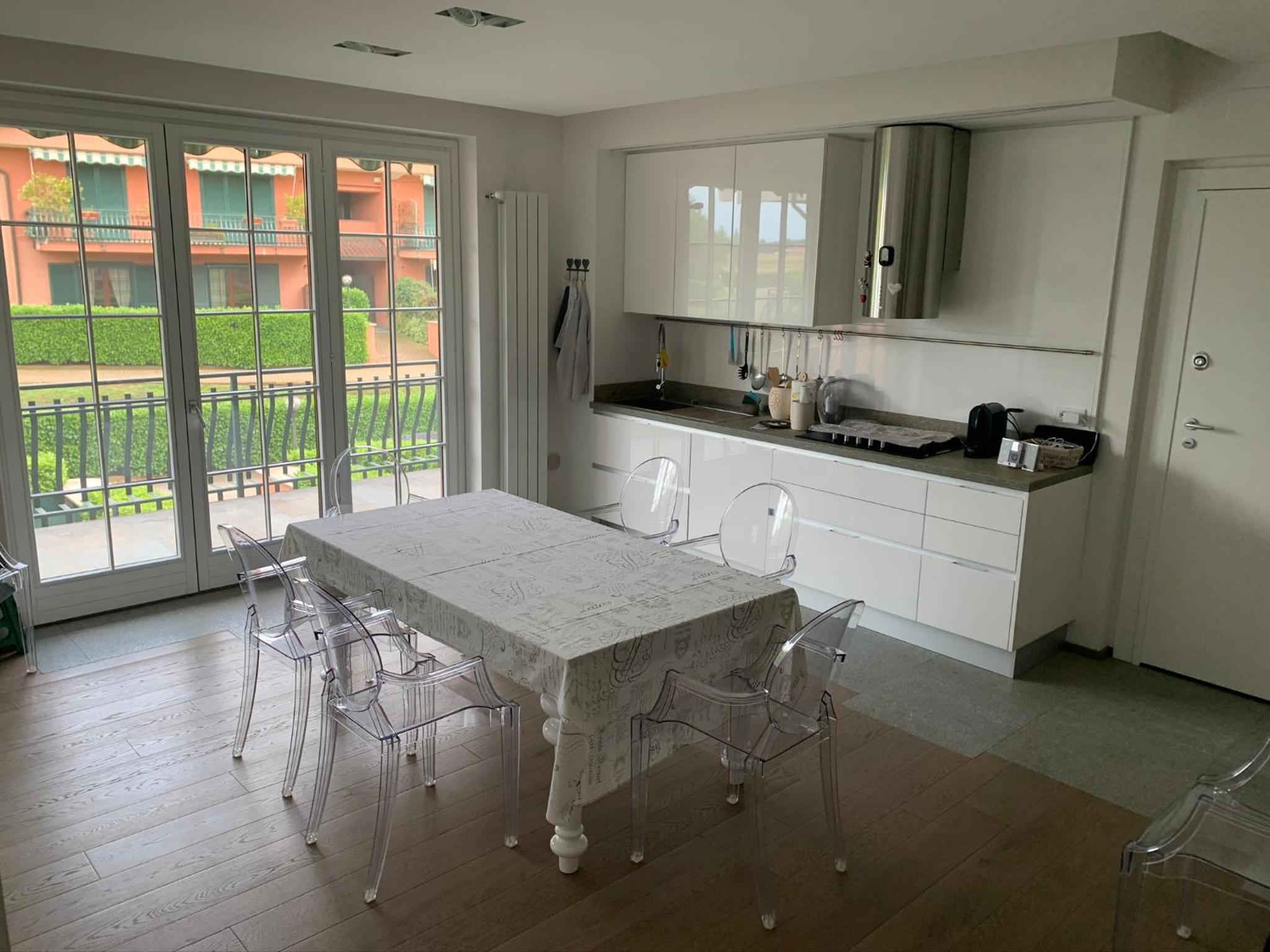 Ampio Appartamento con vista lago, sauna e camino Golf club Margara view 5