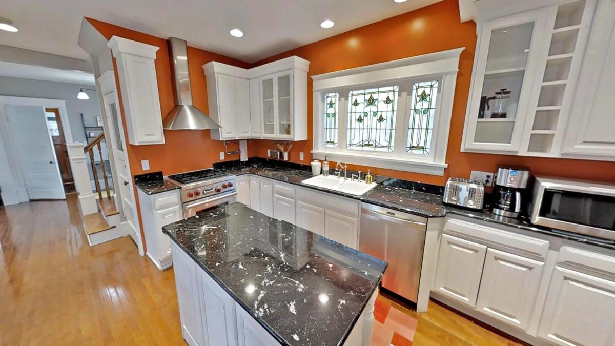 Minneapolis / St Paul Vacations - Linden Hills Luxury Charmer - Property Image 22