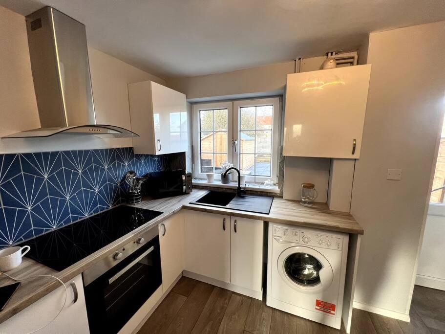 EmmaDale 'Island' Bridlington Sleeps 5-7 view 5