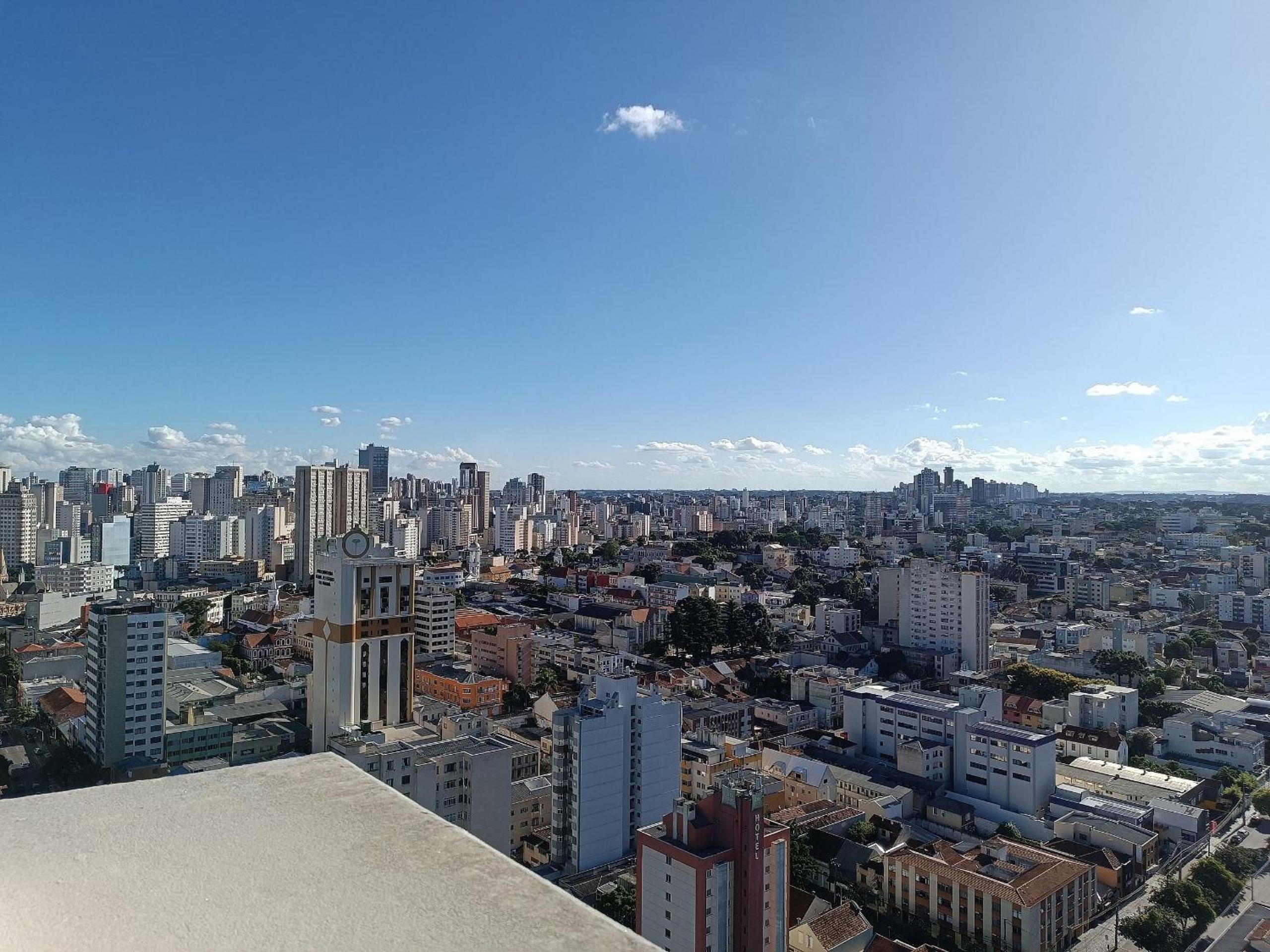 Apto Centro Civico em Frente Shopping Mueller Piscina e Academia- Somente Familiares