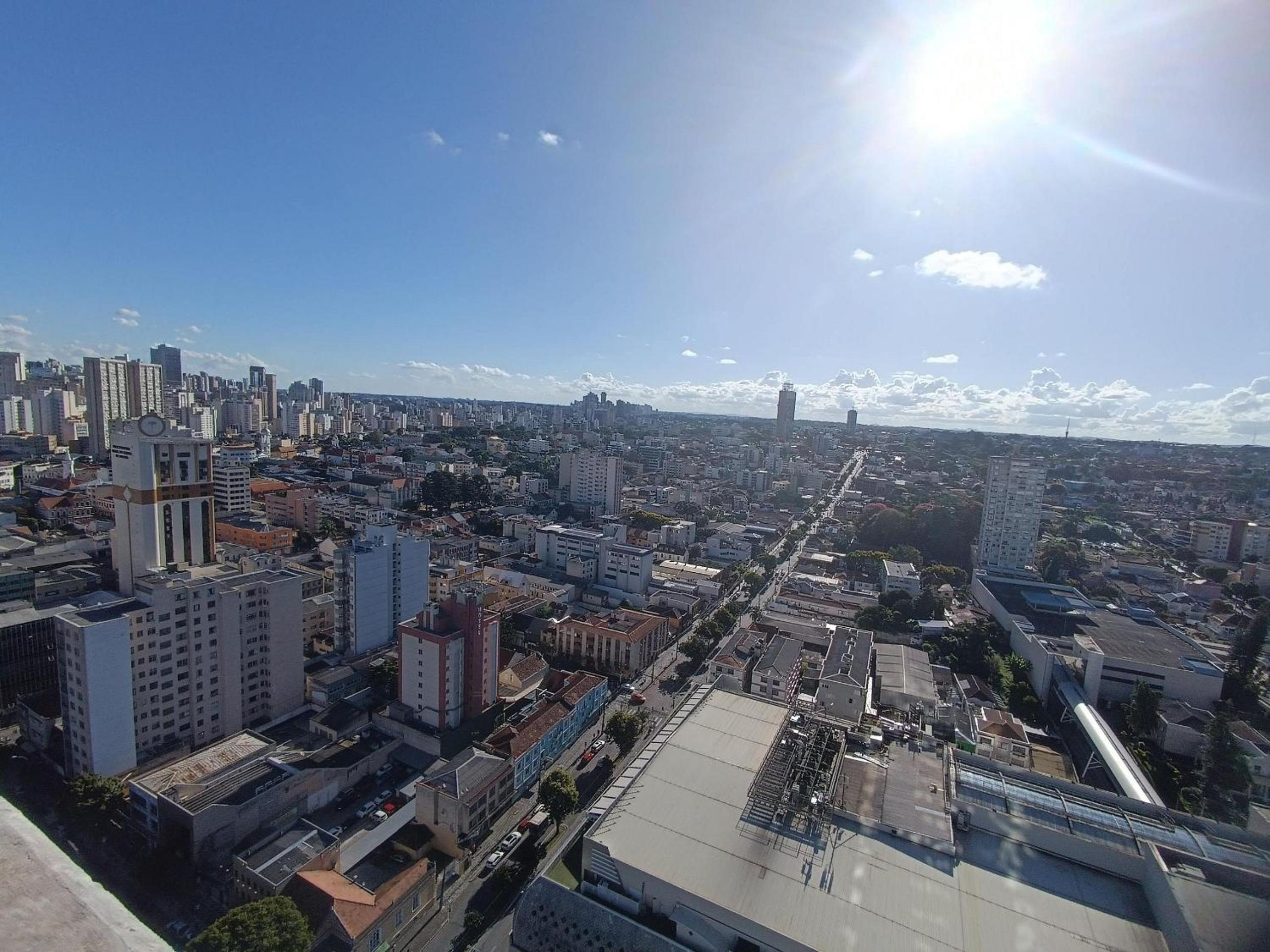 Apto Centro Civico em Frente Shopping Mueller Piscina e Academia- Somente Familiares