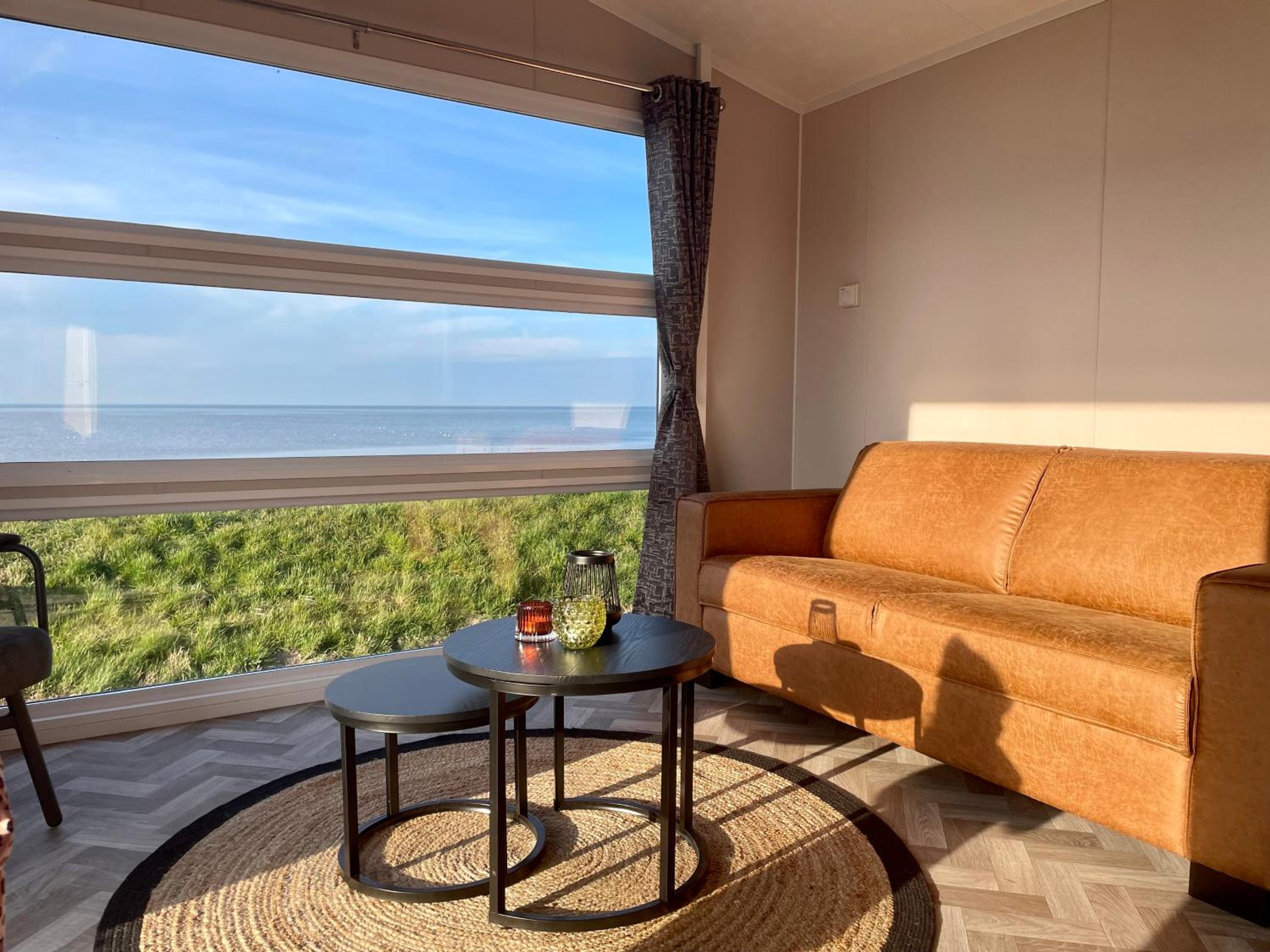 Chalet direct aan Waddenzee view 4