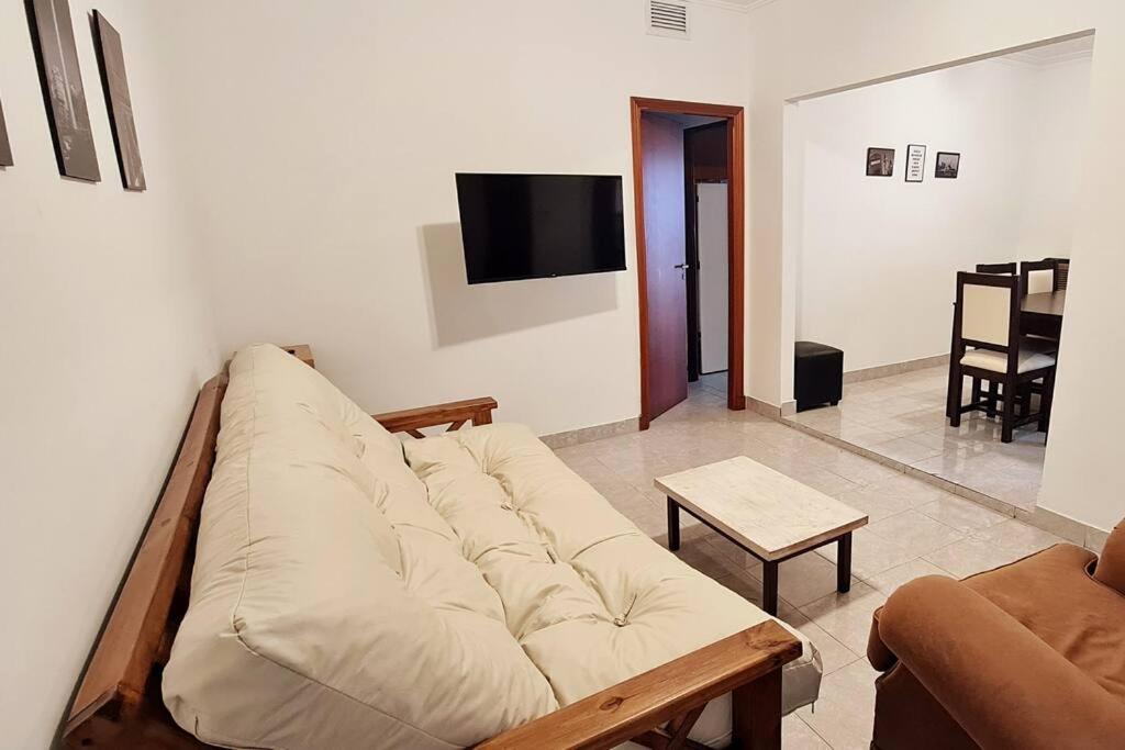 Casa familiar con patio y parrilla