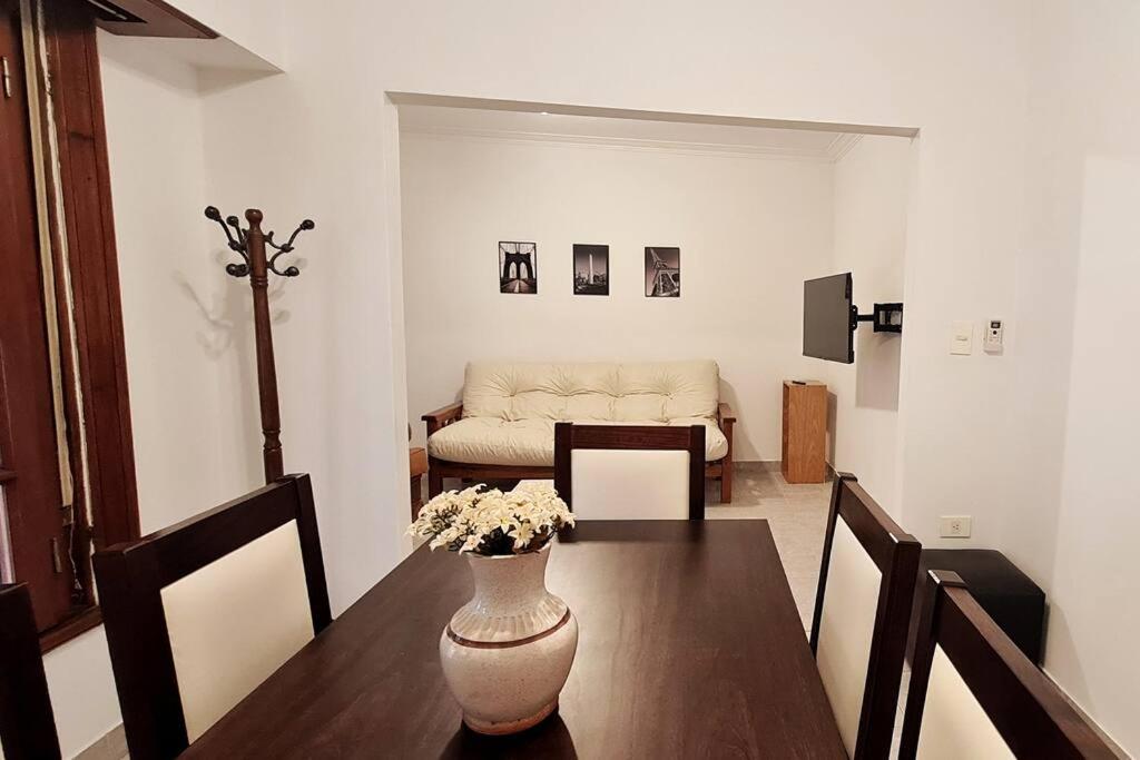 Casa familiar con patio y parrilla