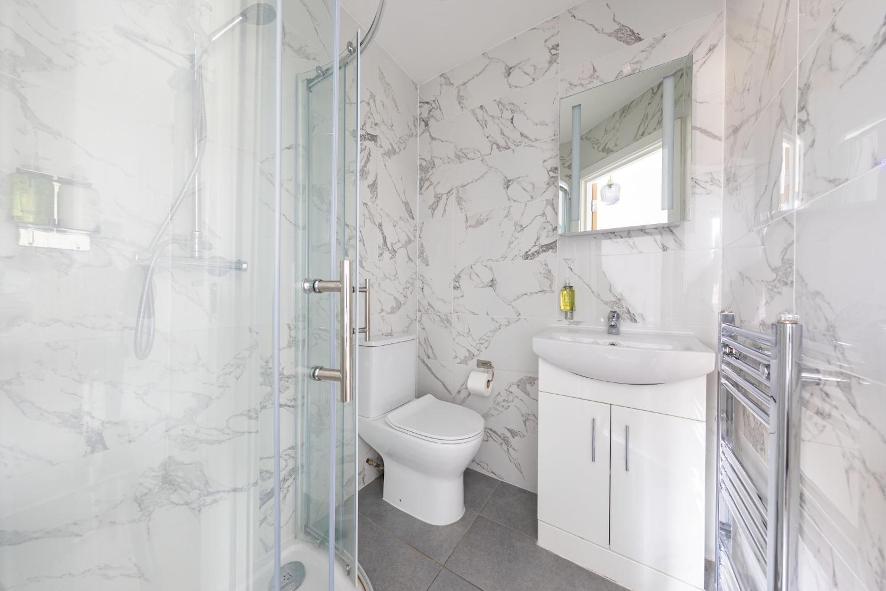 Functional Budget Stay with Wi-Fi and Laundry Facilities near Tube Station