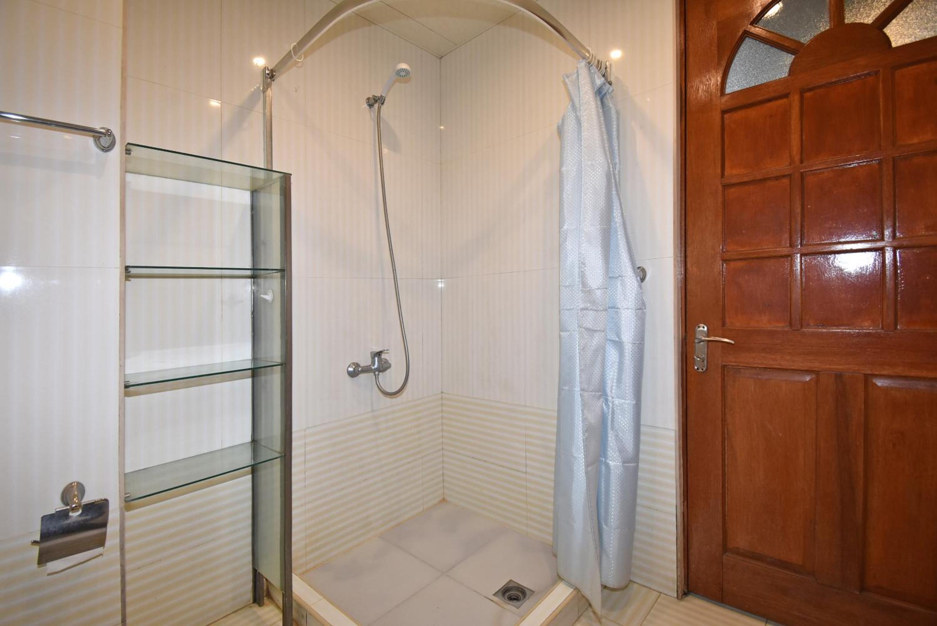 Armenak Apartment No 8, Abovyan Street