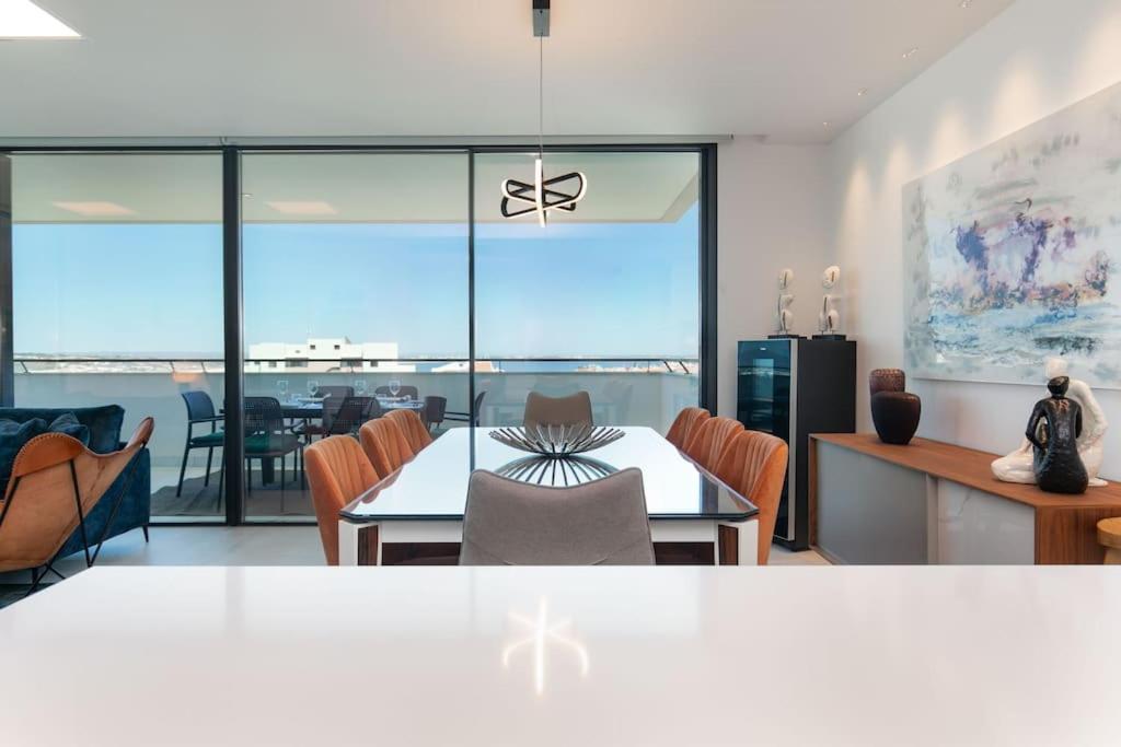 Amazing central apartment with sea-view, close to beach with pool, sauna, WiFi and private parking view 4