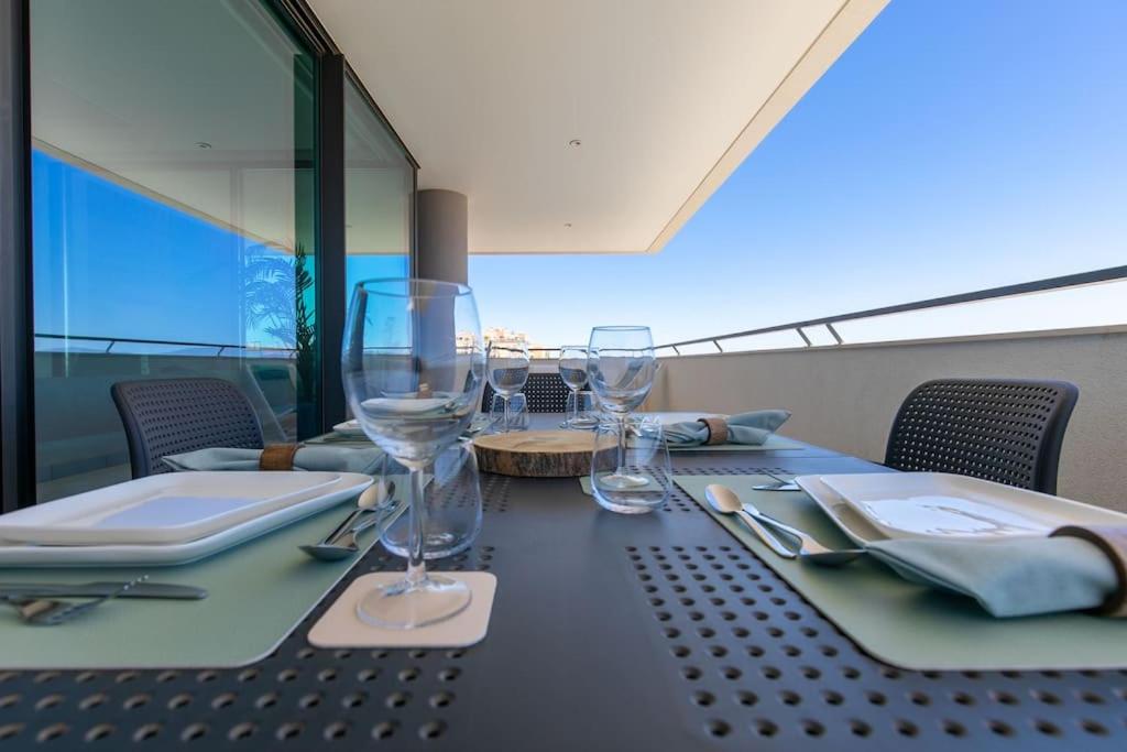 Amazing central apartment with sea-view, close to beach with pool, sauna, WiFi and private parking view 5
