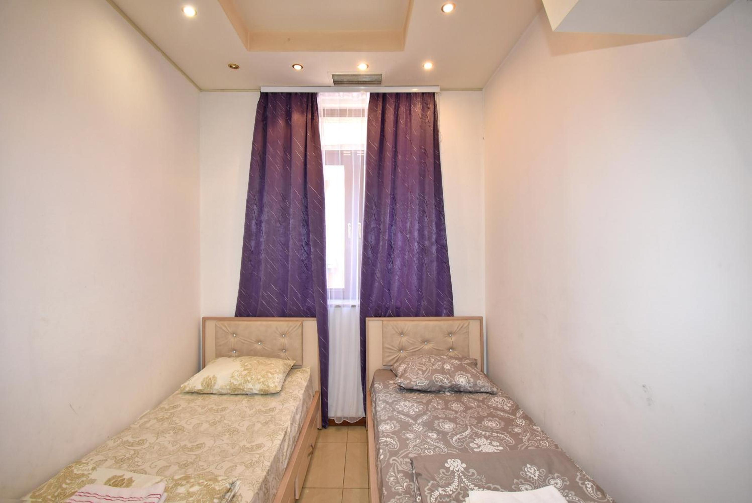Armenak Apartment No 8, Abovyan Street