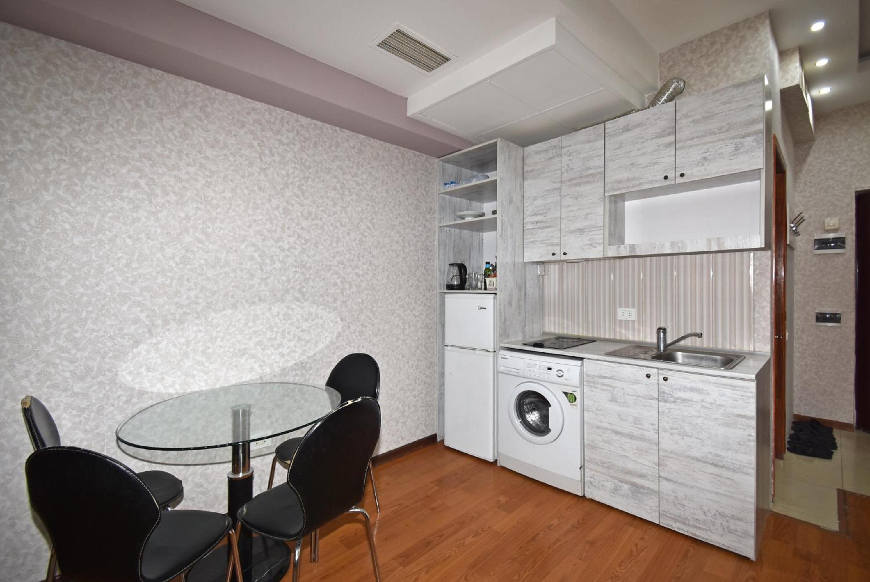 Armenak Apartment No 8, Abovyan Street