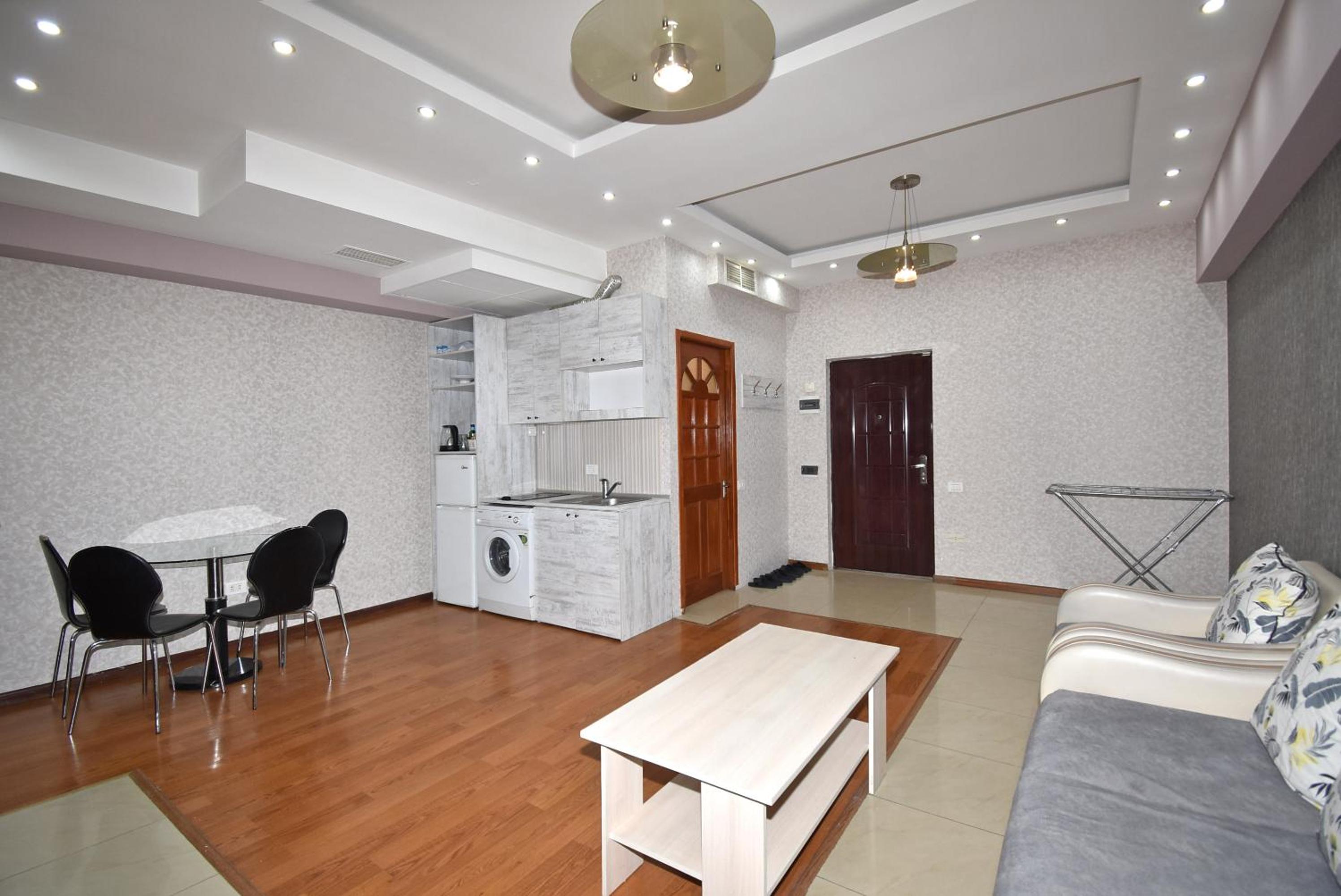 Armenak Apartment No 8, Abovyan Street
