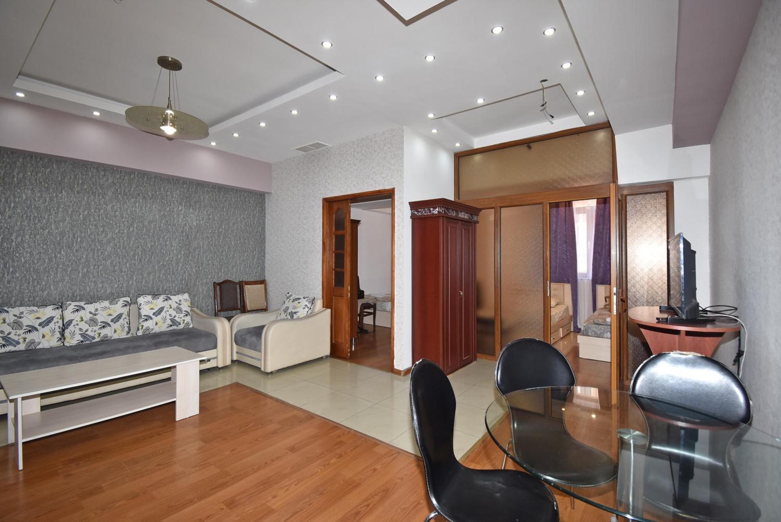 Armenak Apartment No 8, Abovyan Street