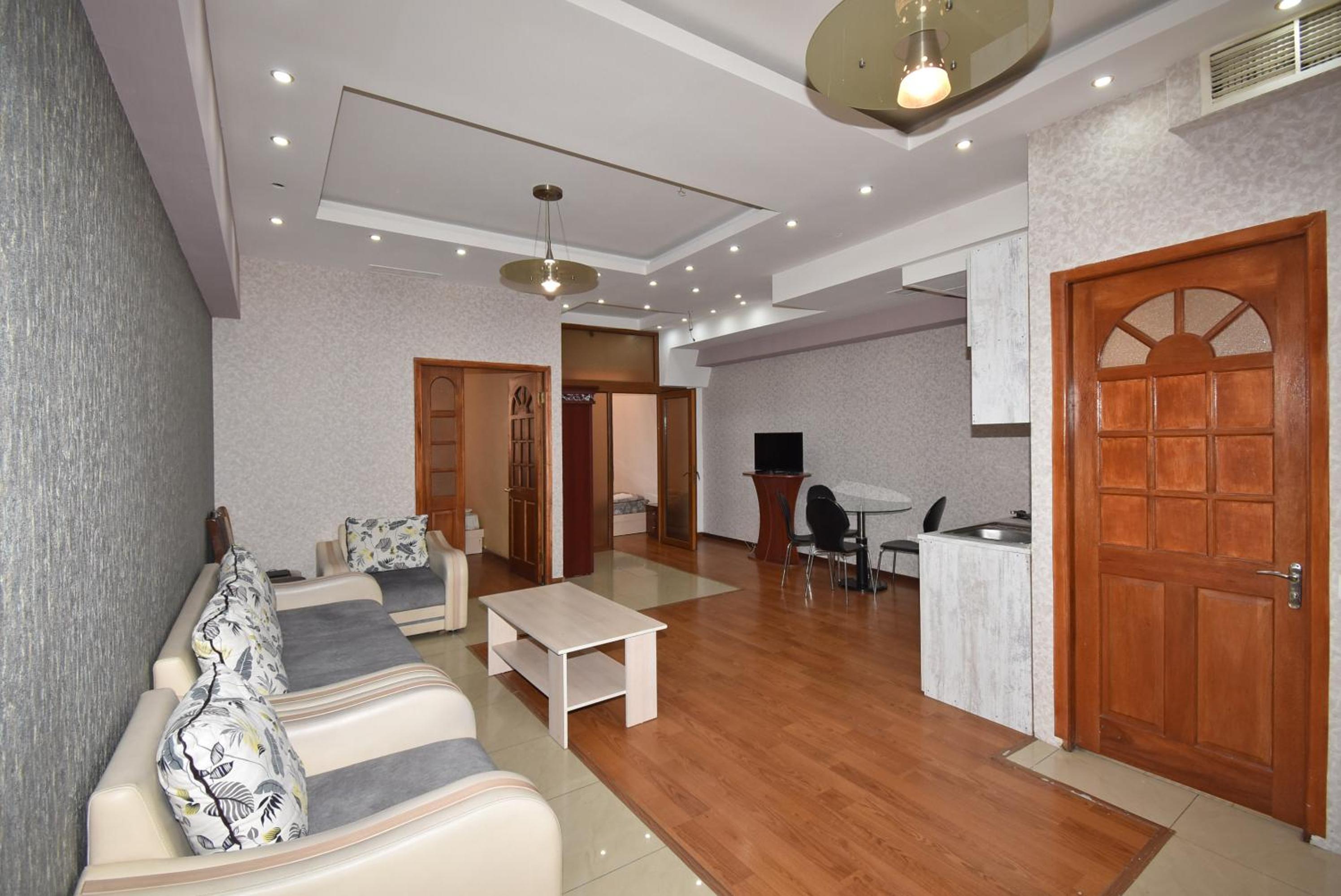 Armenak Apartment No 8, Abovyan Street
