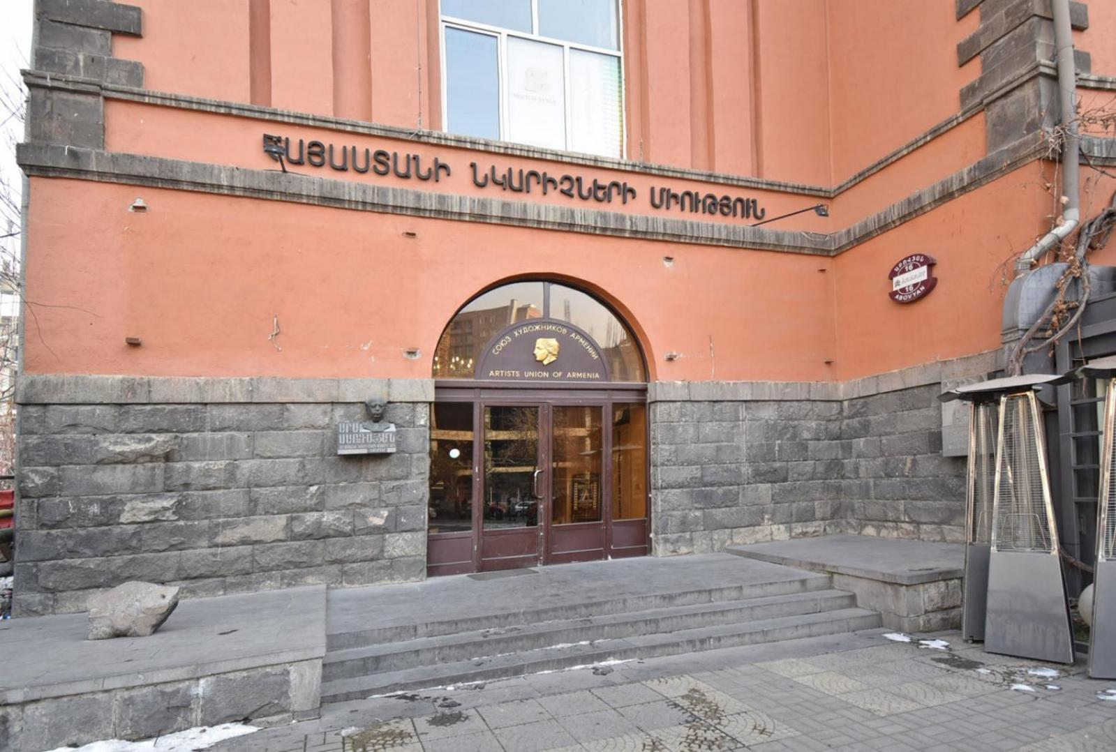 Armenak Apartment No 8, Abovyan Street