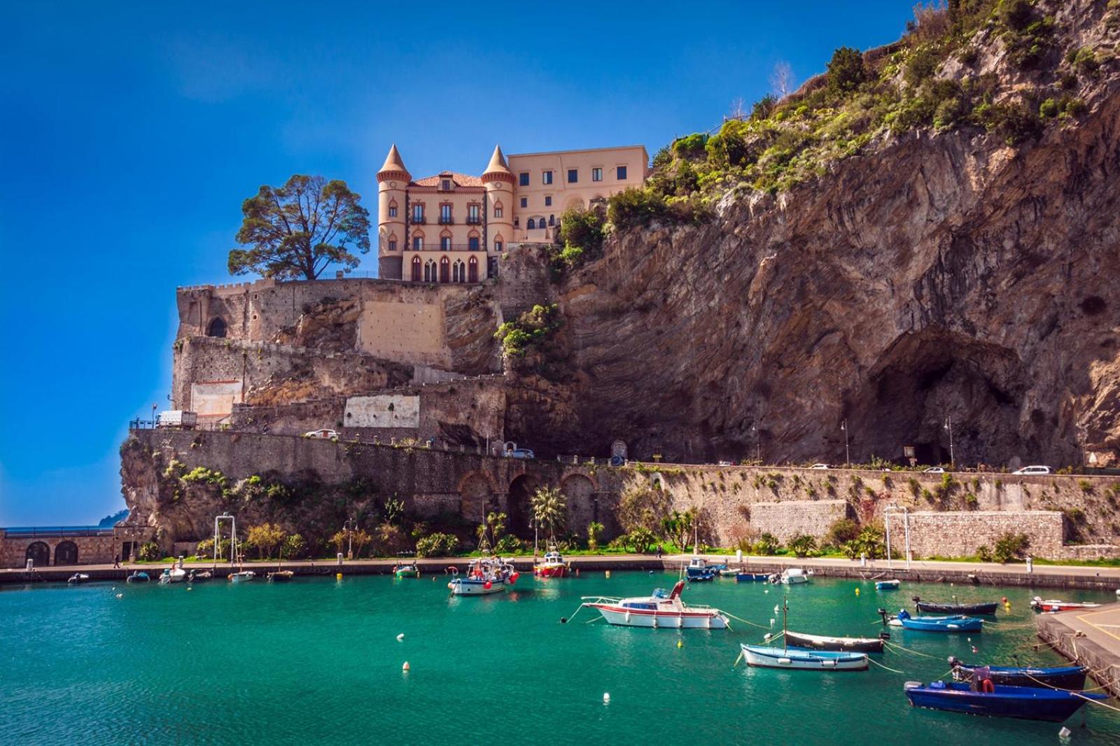 Grecale - stunning sea-view apartment with patio, up to 5 guests view 4
