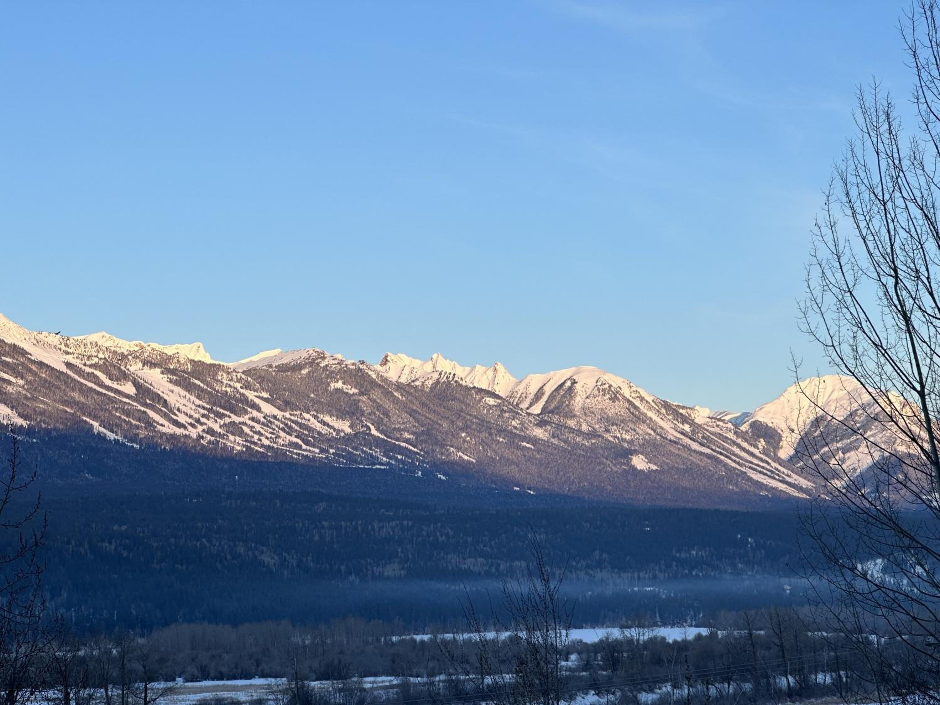 Golden Vacations - 2mins to Town, AC  Sauna, Self Check-in, Full Kitchen, Free Laundry  Parking, Family Pet Friendly, Comfortably Sleeps Up To 10 - Property Image 15