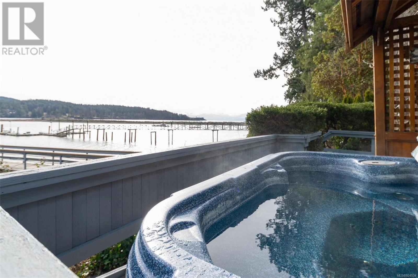 Sooke Vacations - Salty Towers Ocean Front Cottages - Property Image 13