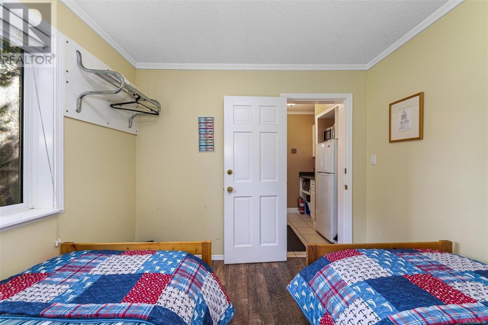 Sooke Vacations - Salty Towers Ocean Front Cottages - Property Image 9