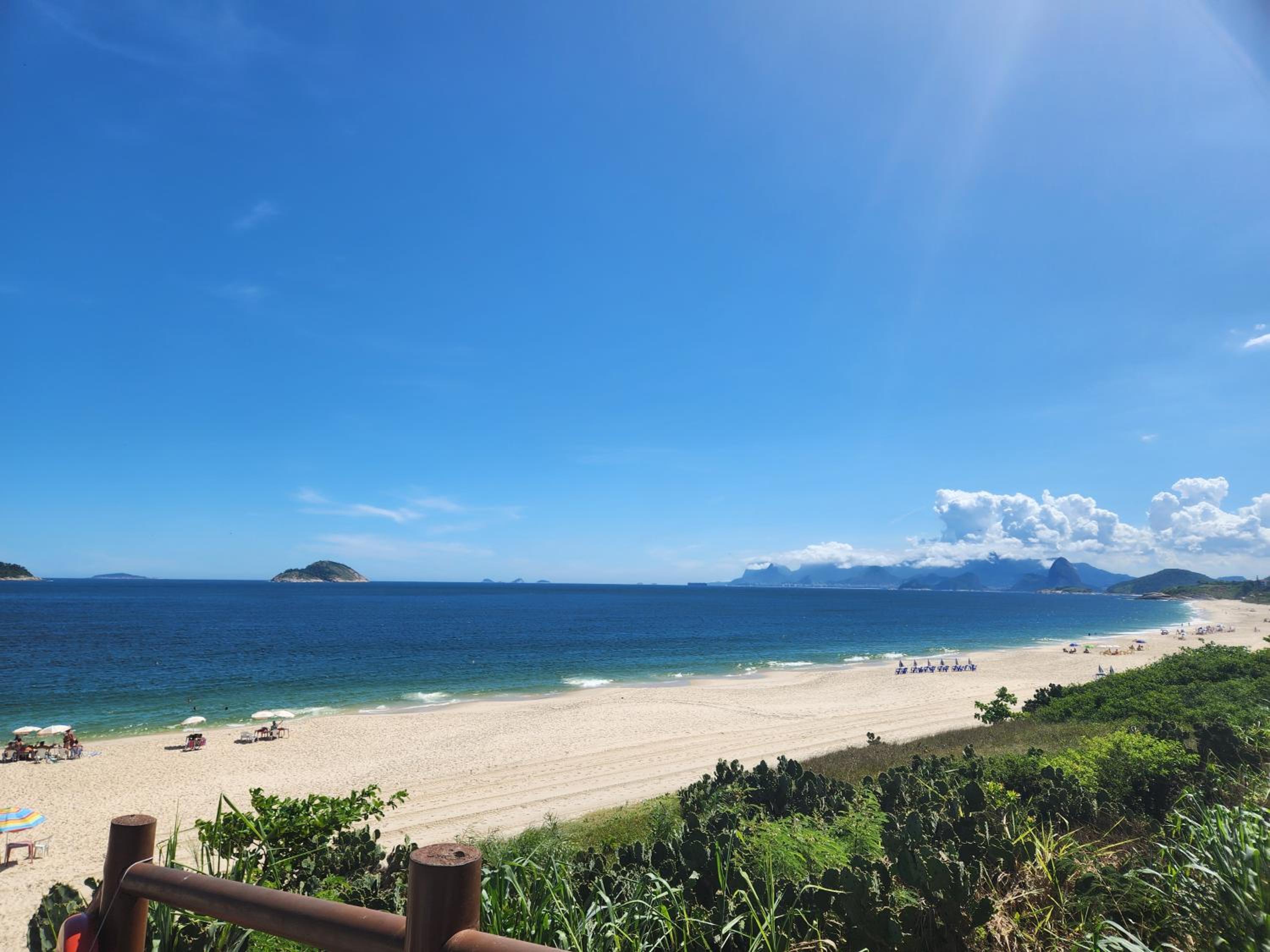 Apart Hotel Alecrim Praia de Camboinhas com Marina pe na areia