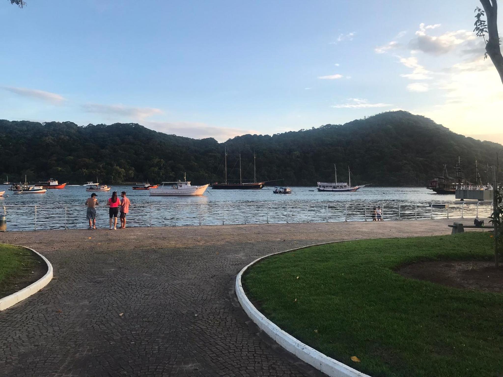 2 Quartos com Ar Condicionado e Varanda à 400m da Praia Maitinga - Estacionamento e Piscina - Wi-Fi 409 Mbps