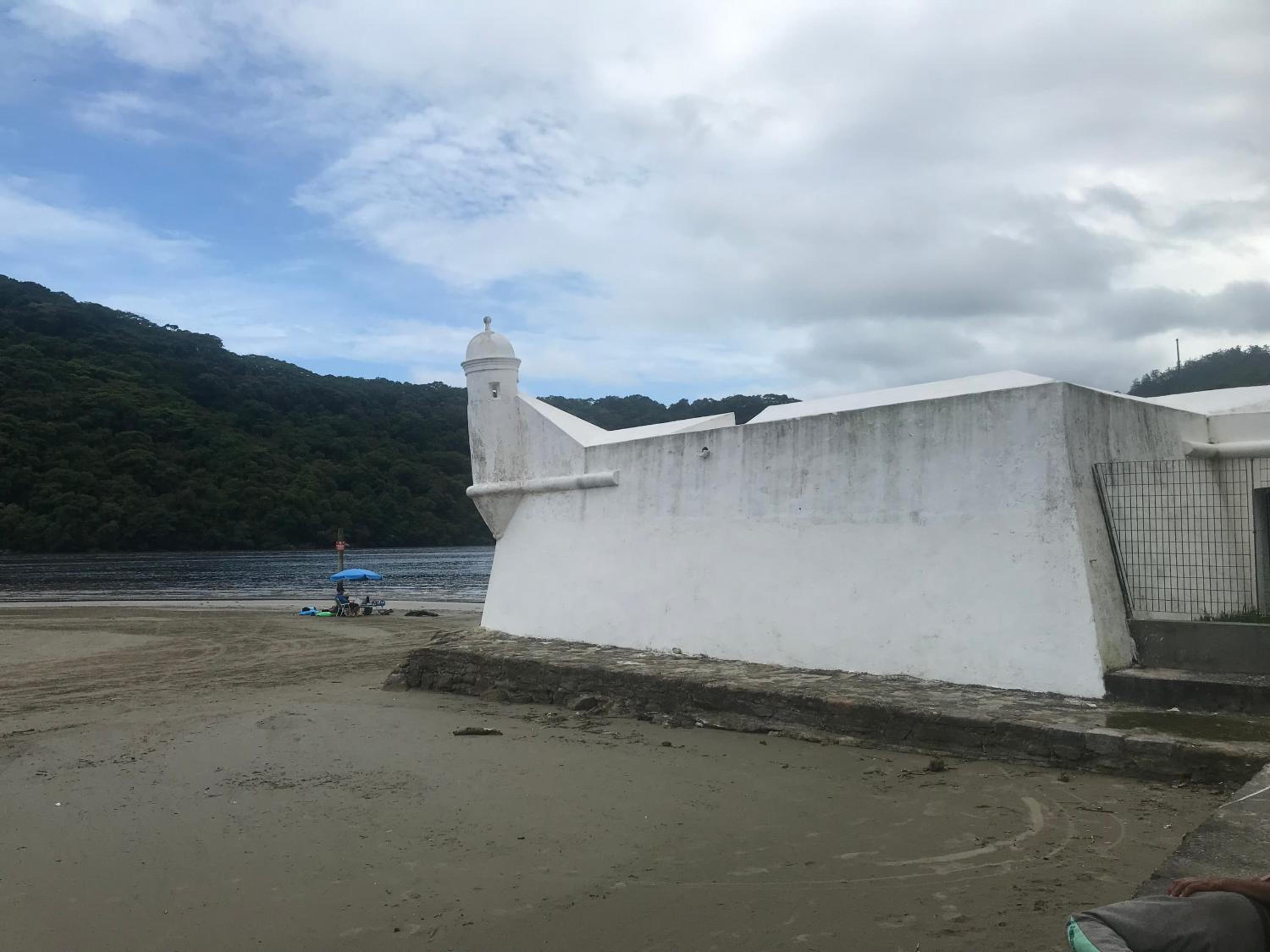 2 Quartos com Ar Condicionado e Varanda à 400m da Praia Maitinga - Estacionamento e Piscina - Wi-Fi 409 Mbps