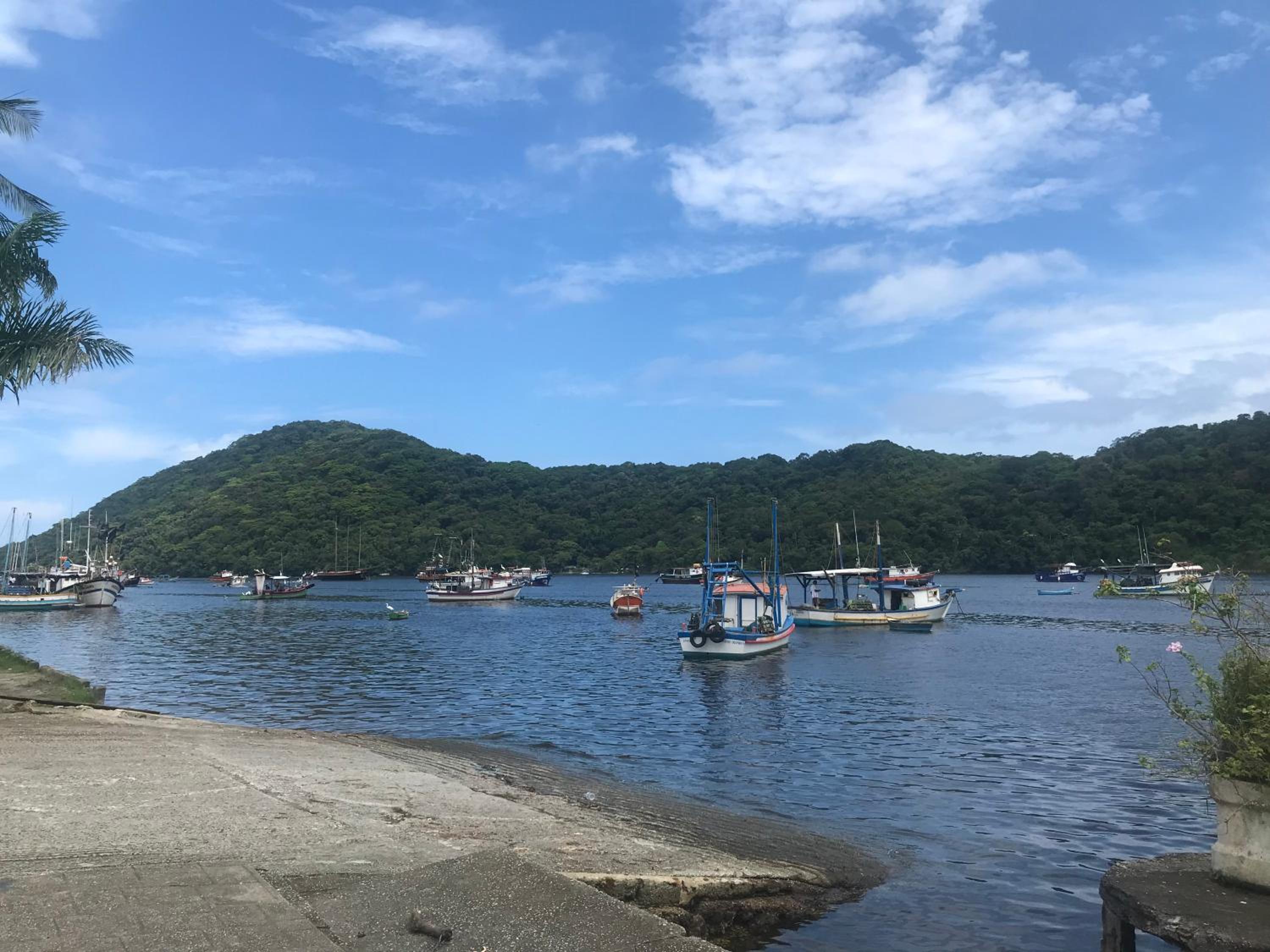 2 Quartos com Ar Condicionado e Varanda à 400m da Praia Maitinga - Estacionamento e Piscina - Wi-Fi 409 Mbps