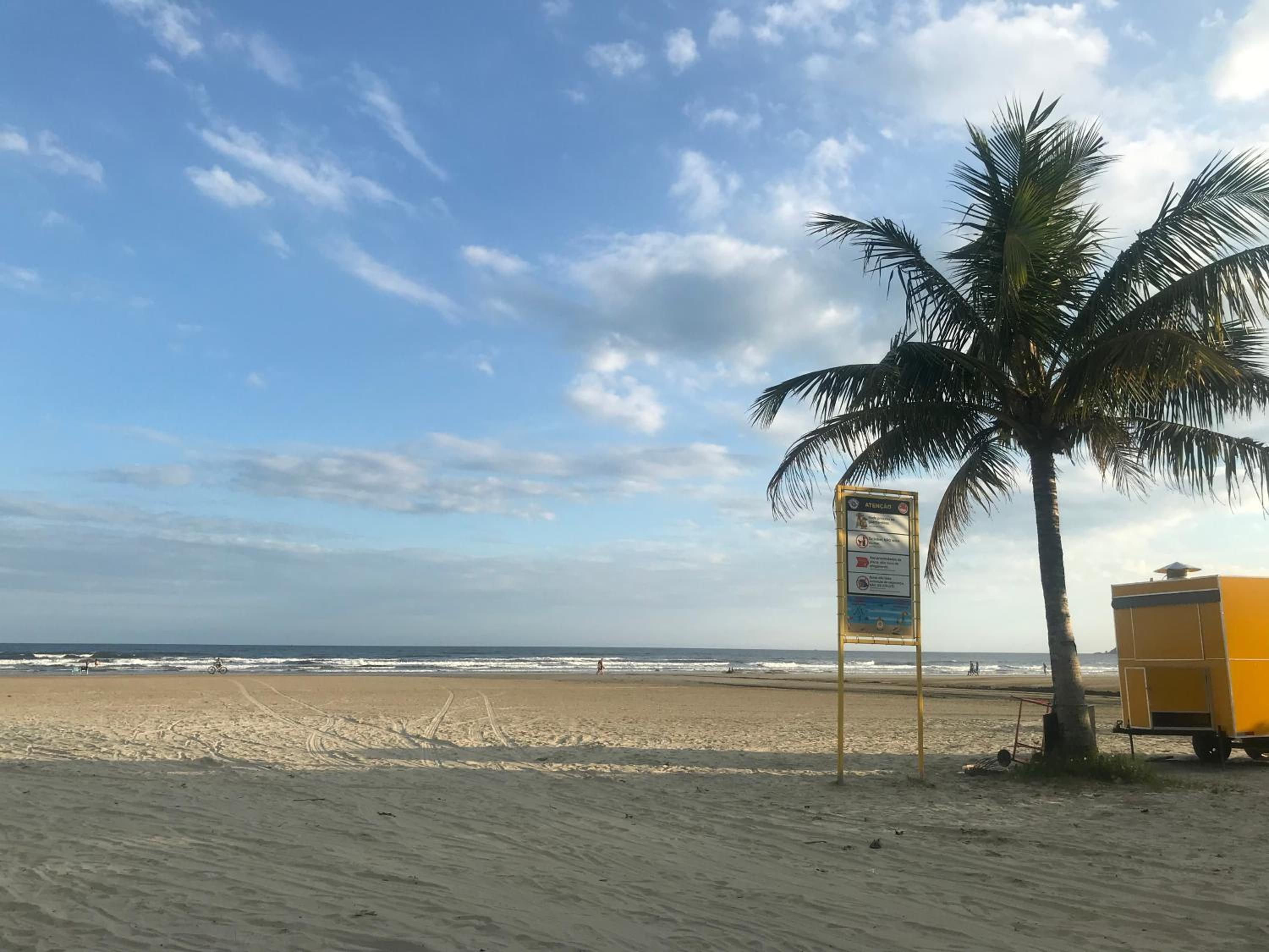 2 Quartos com Ar Condicionado e Varanda à 400m da Praia Maitinga - Estacionamento e Piscina - Wi-Fi 409 Mbps