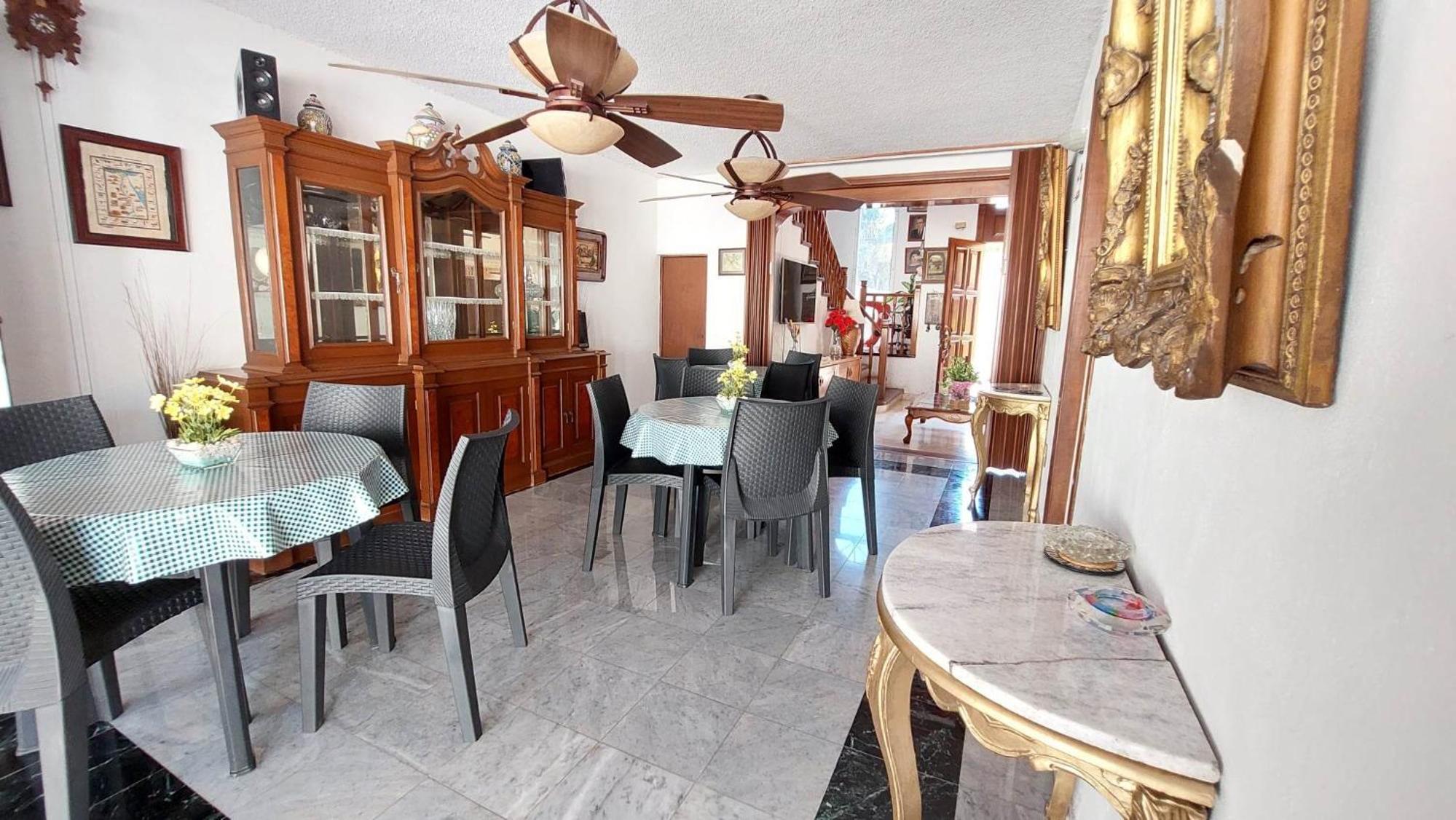Habitaciones privadas y céntricas con alberca.