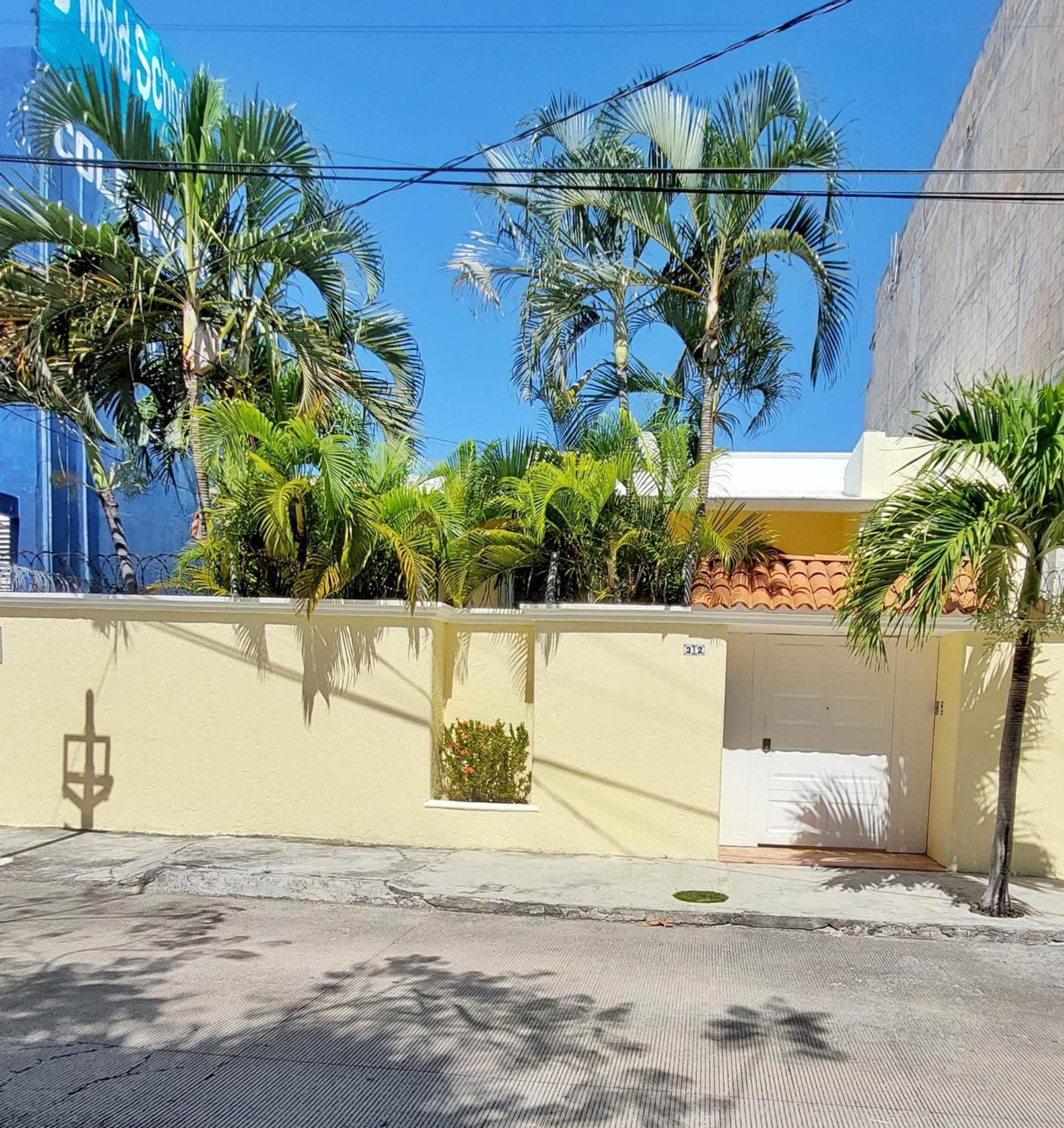Habitaciones privadas y céntricas con alberca.