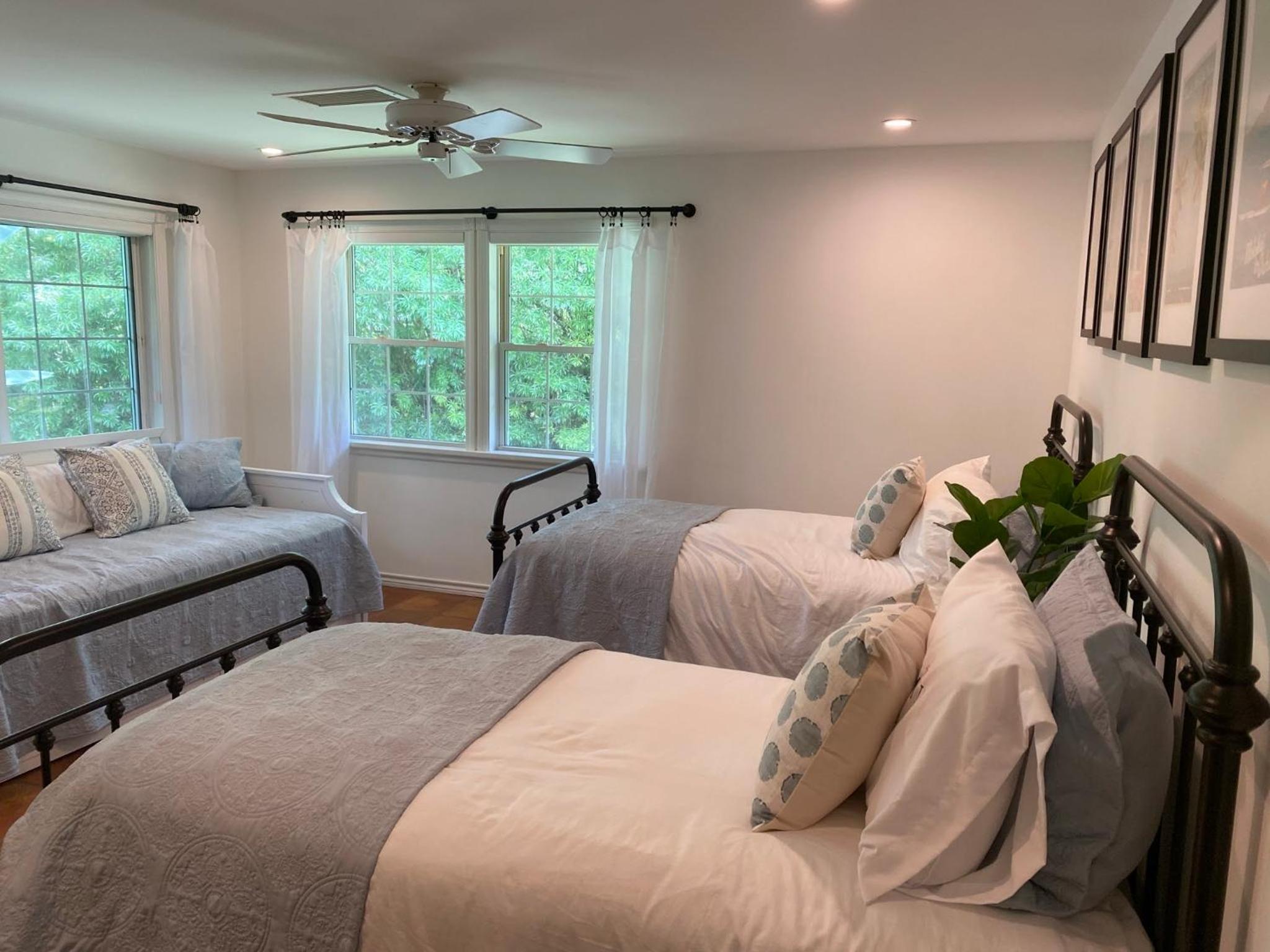 Ohia Kona Estates - An All Suites B&B