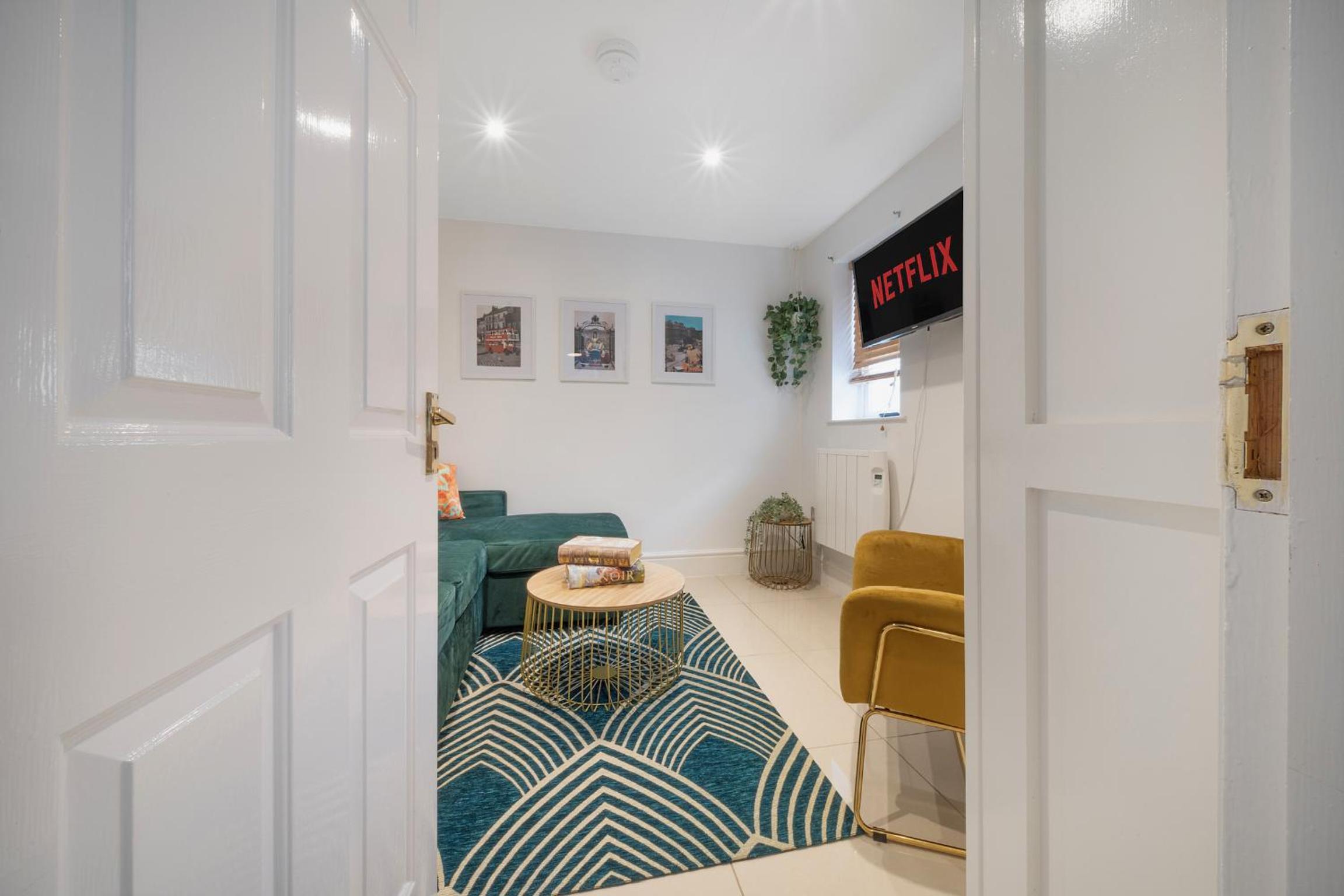 1 bed house, Free on street parking, Central view 2