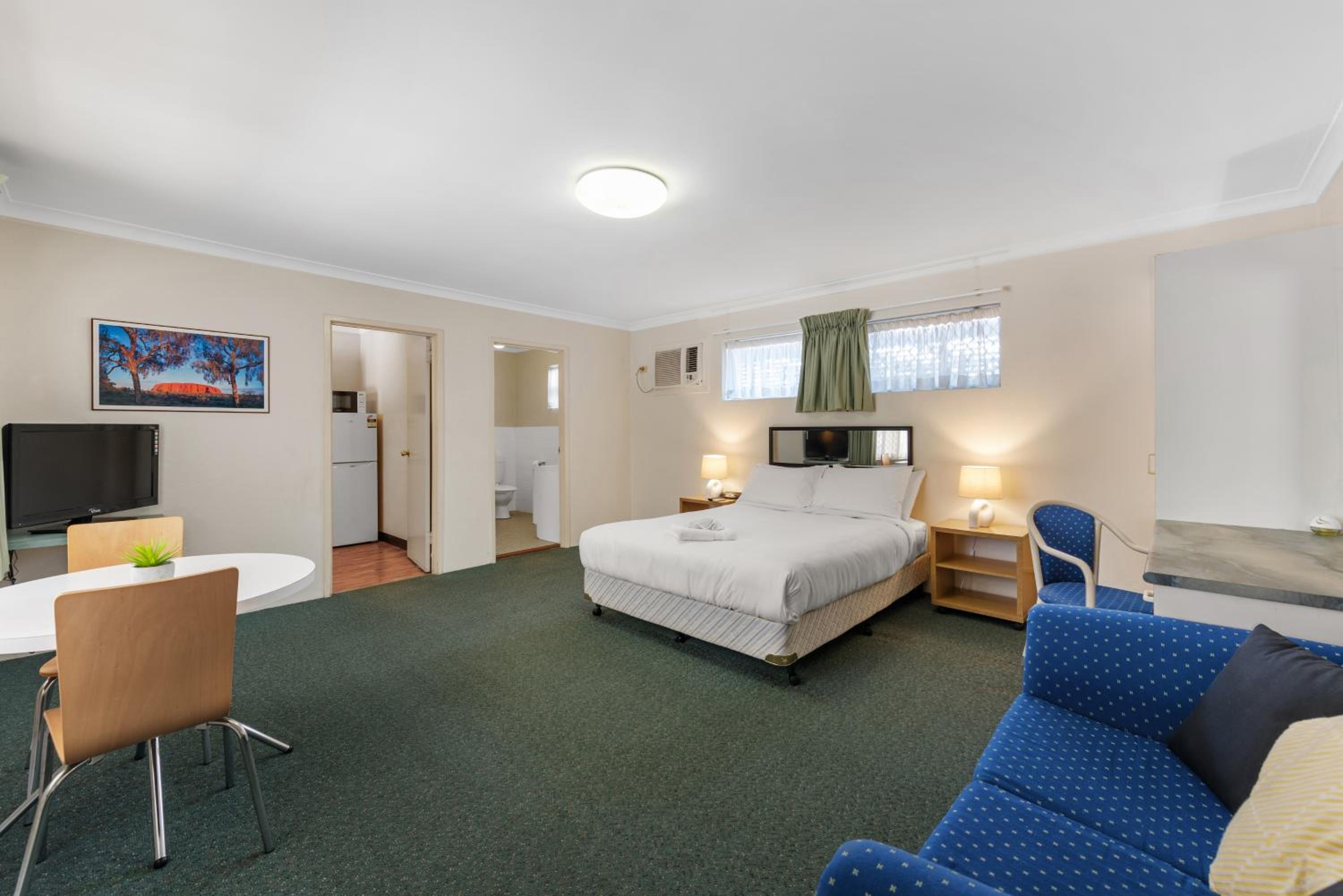 Paramount Motel