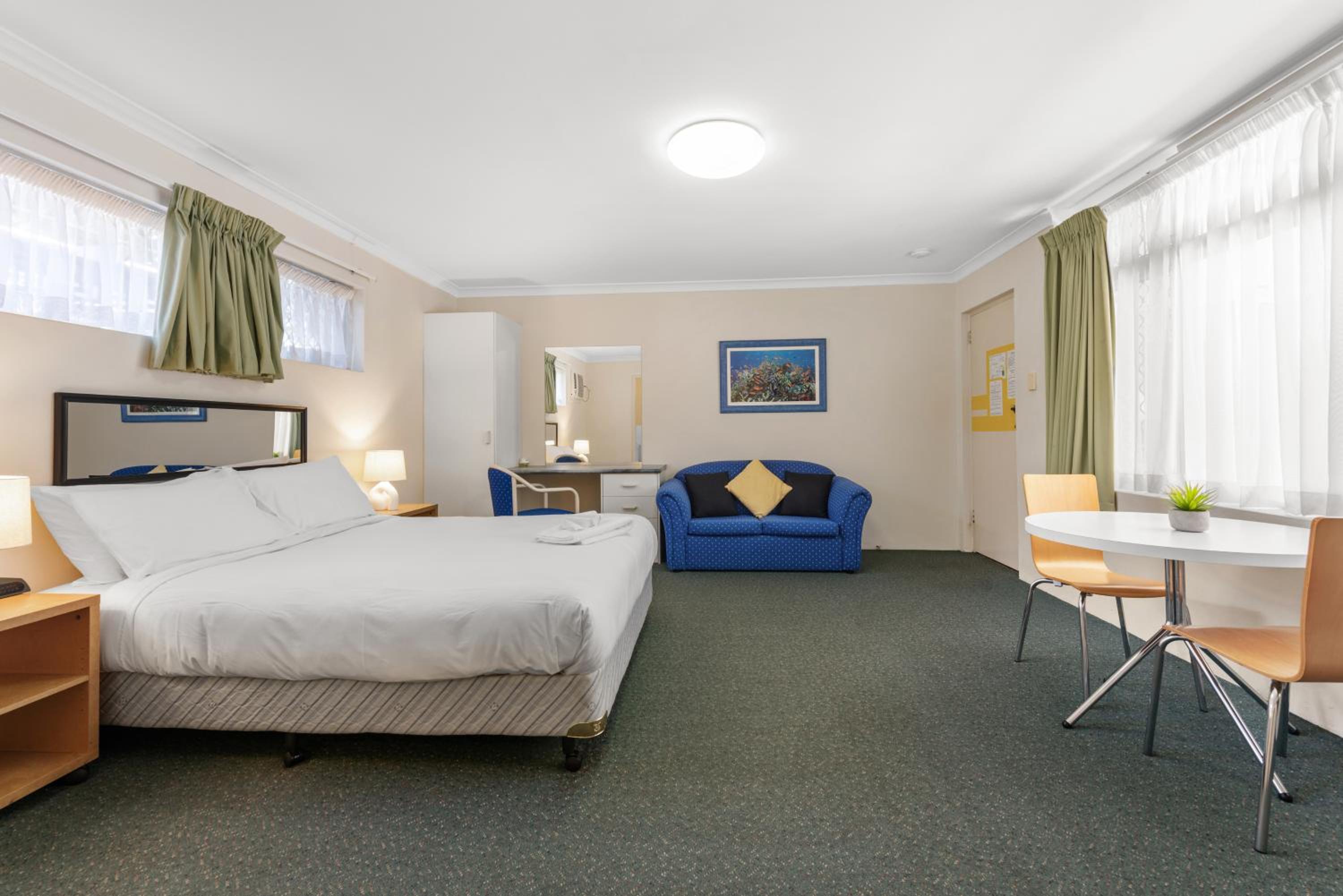 Paramount Motel