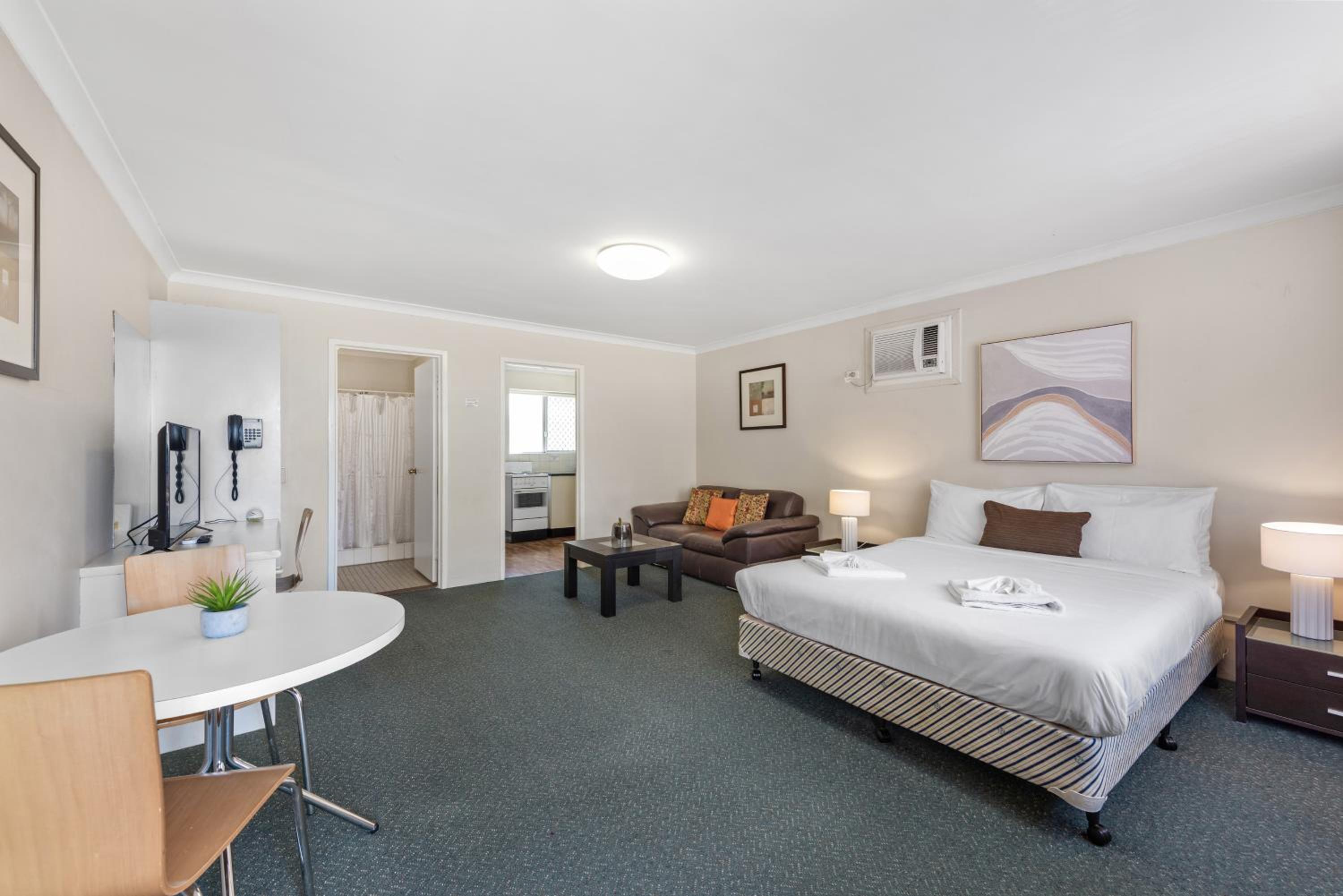 Paramount Motel