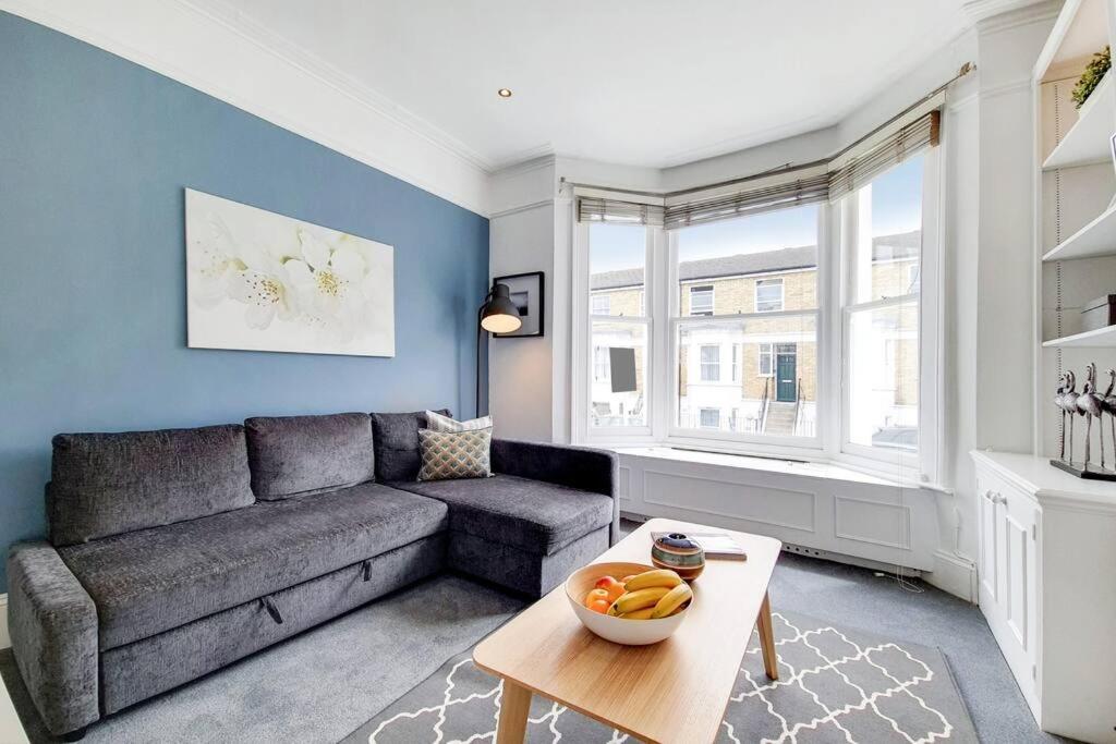 AR1 - 1 Bed Apartment in Heart of Fulham Broadway - by Short Stories London
