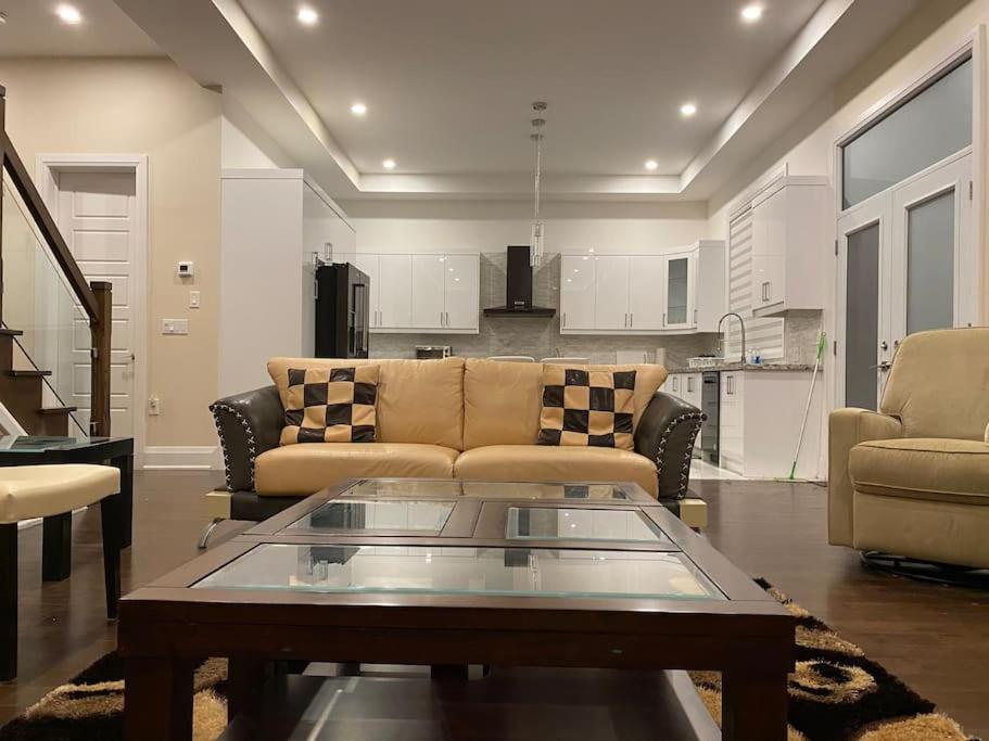Dazzling Modern Home Next to Beach & Go