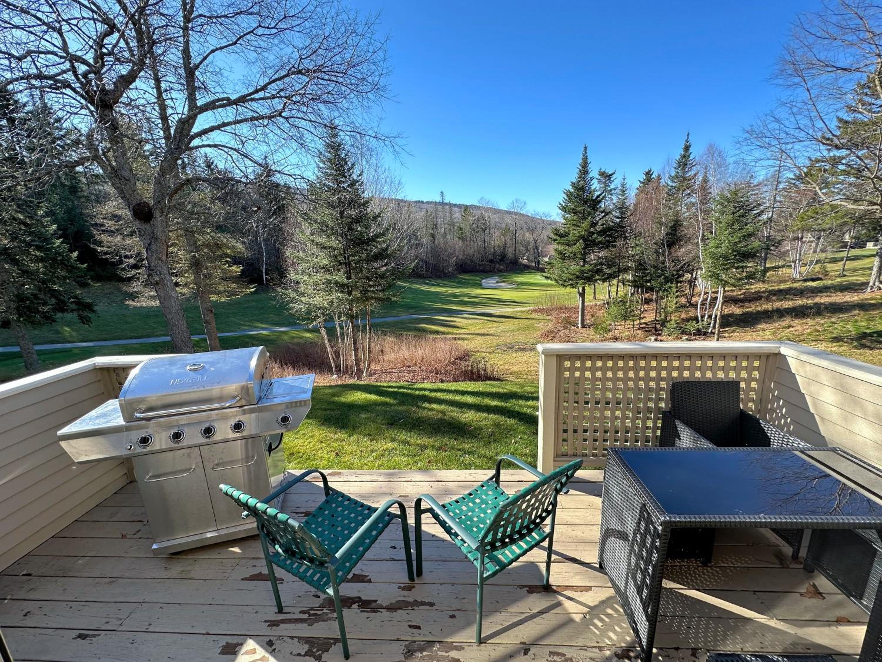 F7 Comfortable golf course townhouse within walking distance of Mount Washington Hotel