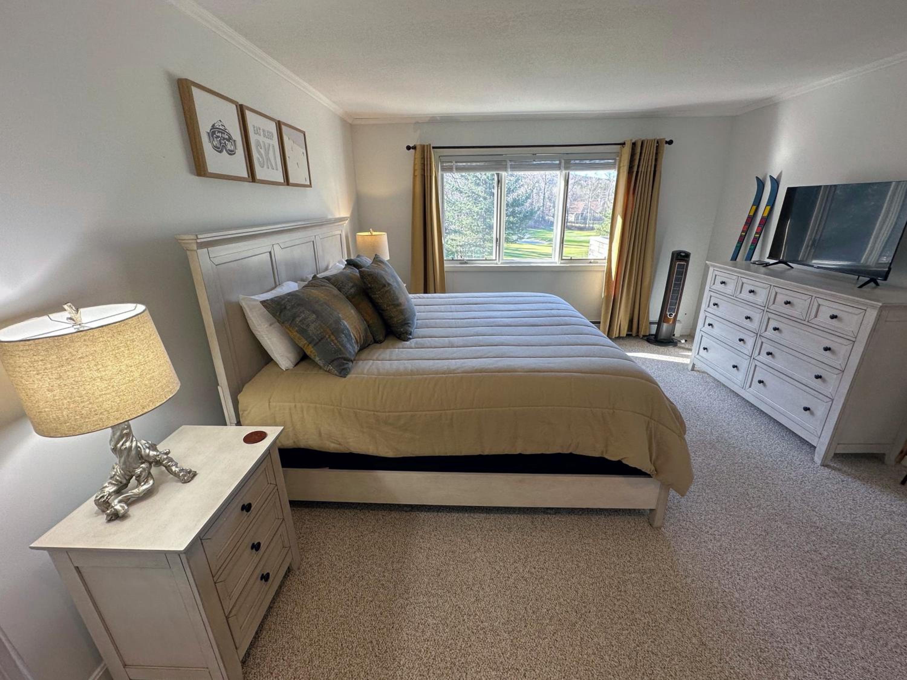 F7 Comfortable golf course townhouse within walking distance of Mount Washington Hotel