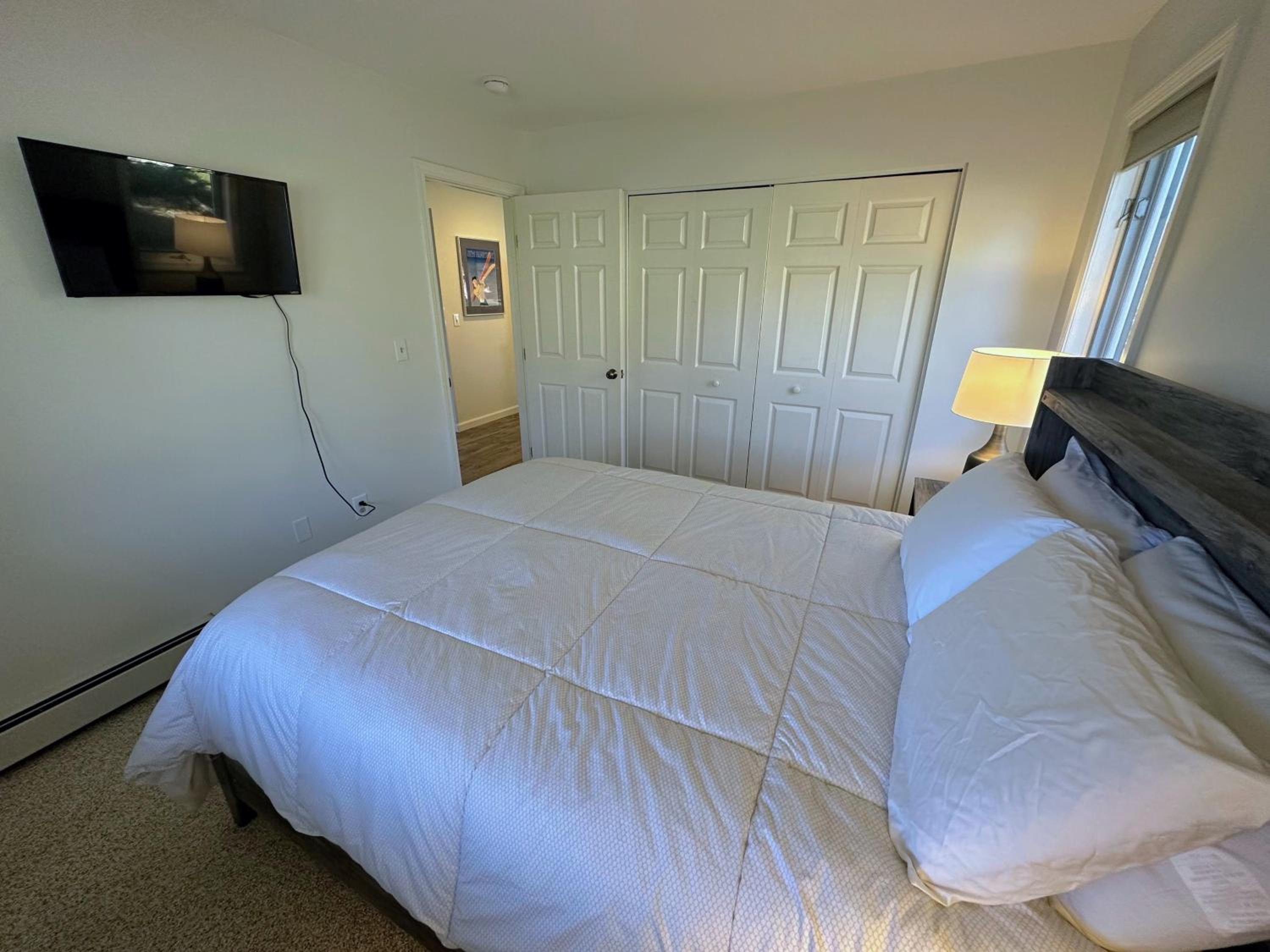 F7 Comfortable golf course townhouse within walking distance of Mount Washington Hotel