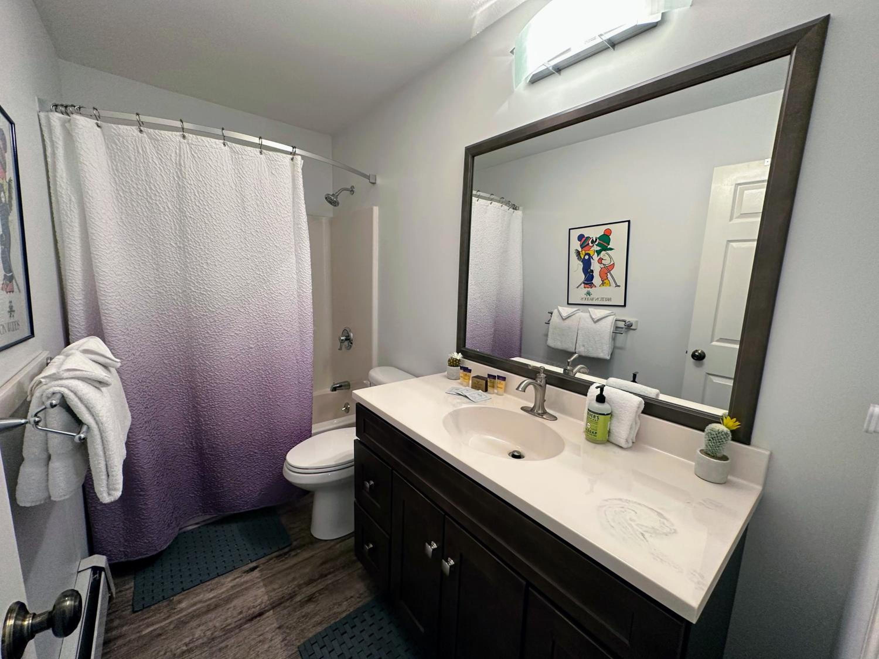 F7 Comfortable golf course townhouse within walking distance of Mount Washington Hotel