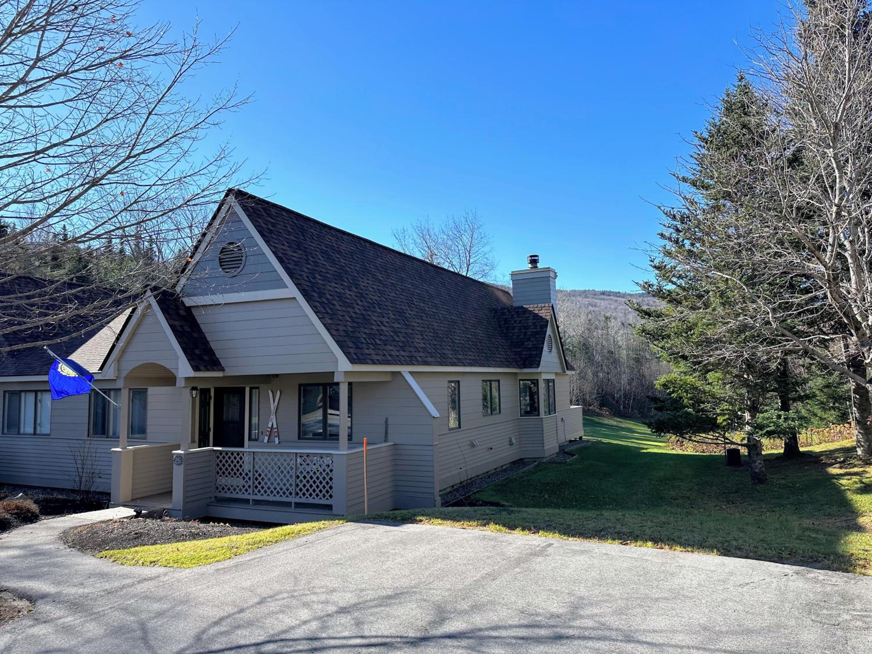 F7 Comfortable golf course townhouse within walking distance of Mount Washington Hotel